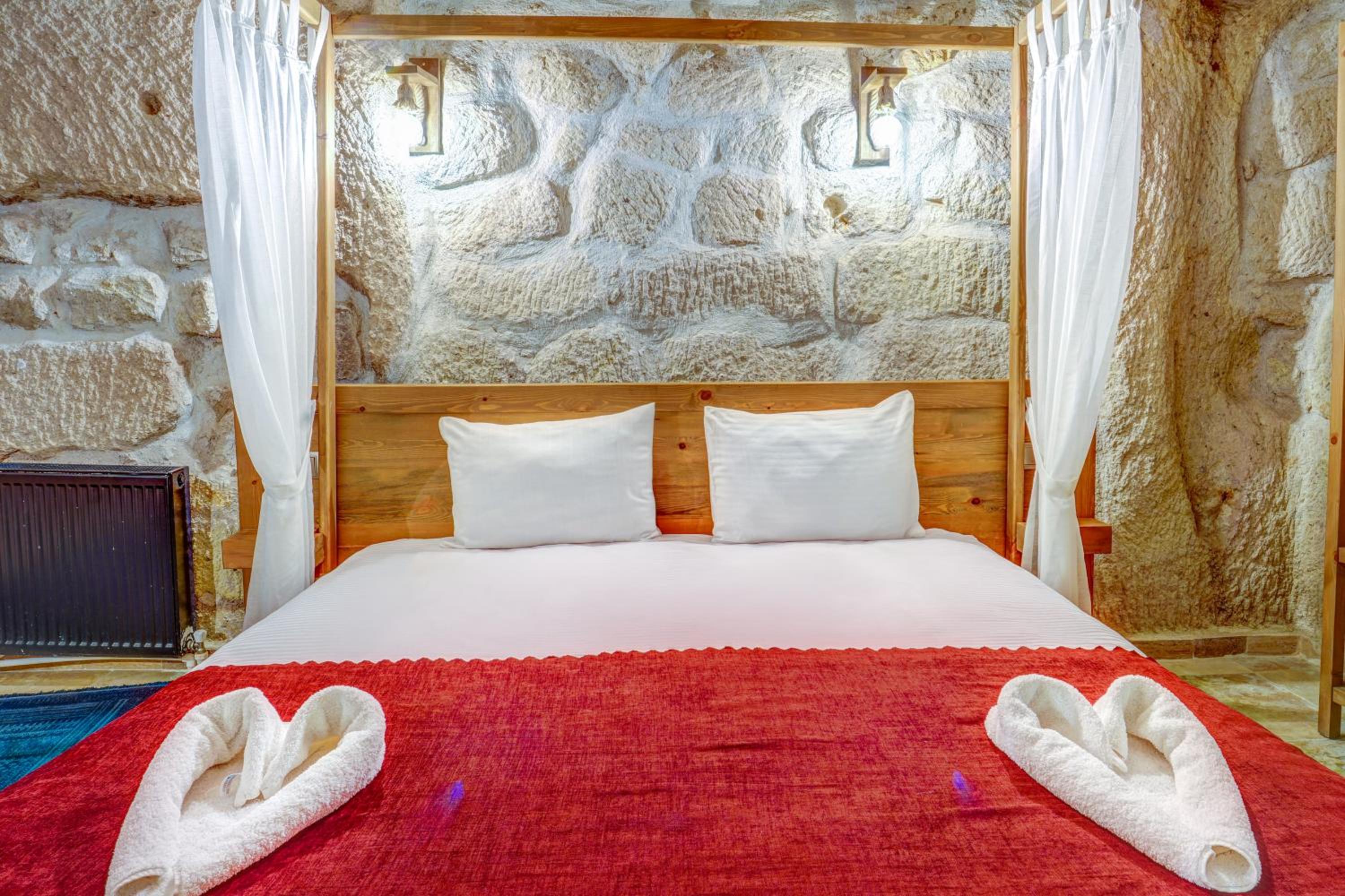 Deluxe King Suite photo 3