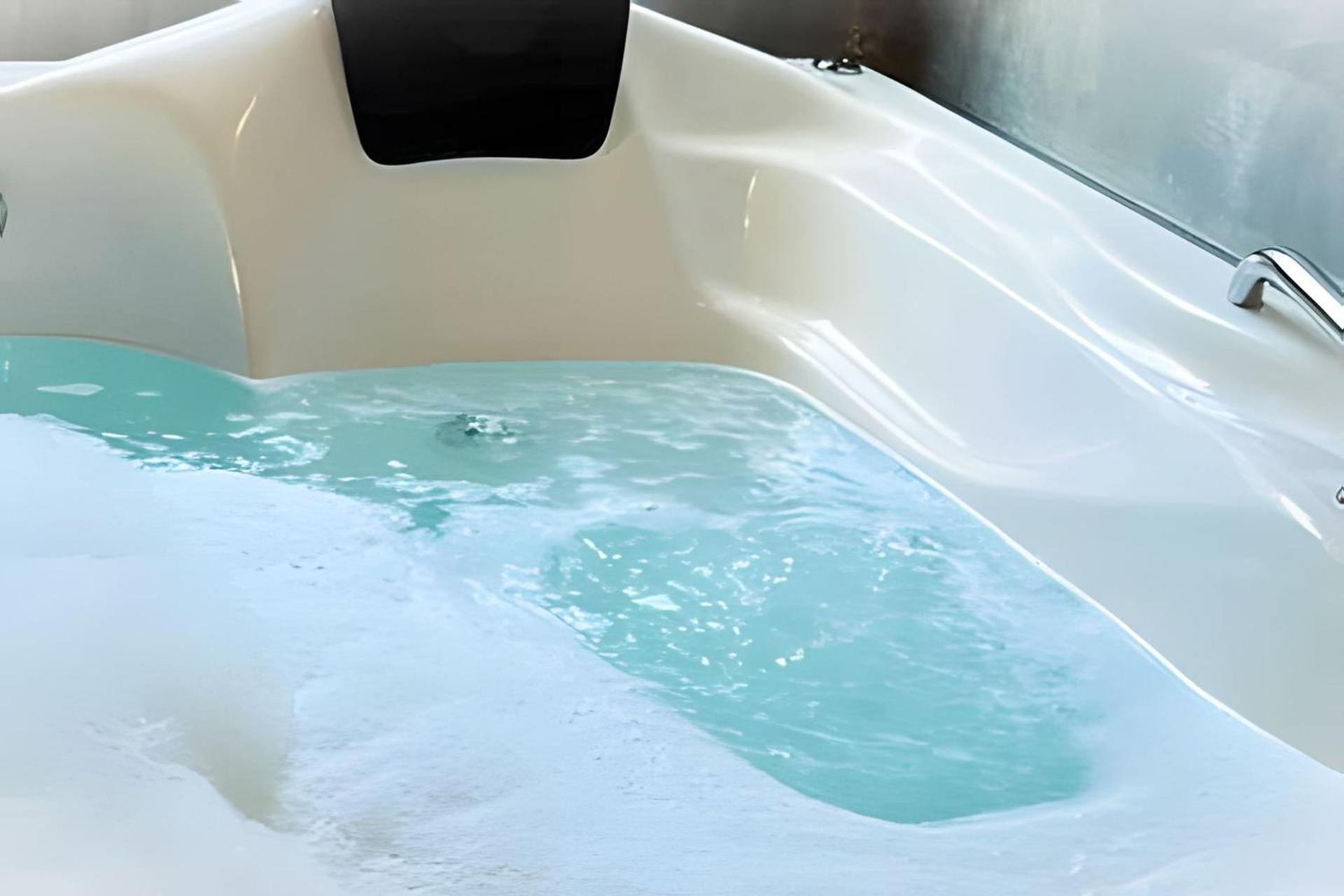 King Suite with Spa Bath photo 2