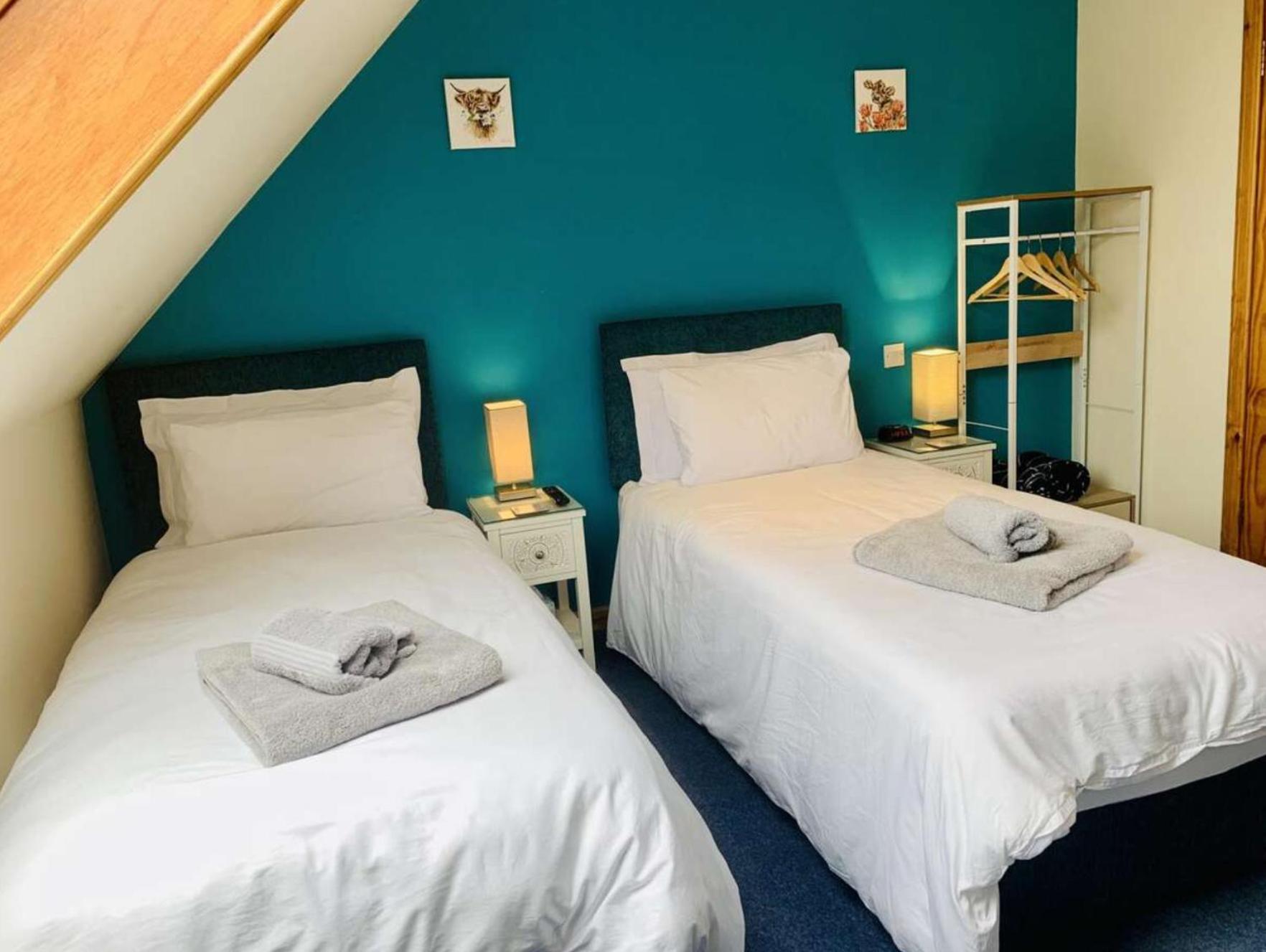 Twin Room with Private Bathroom photo 2