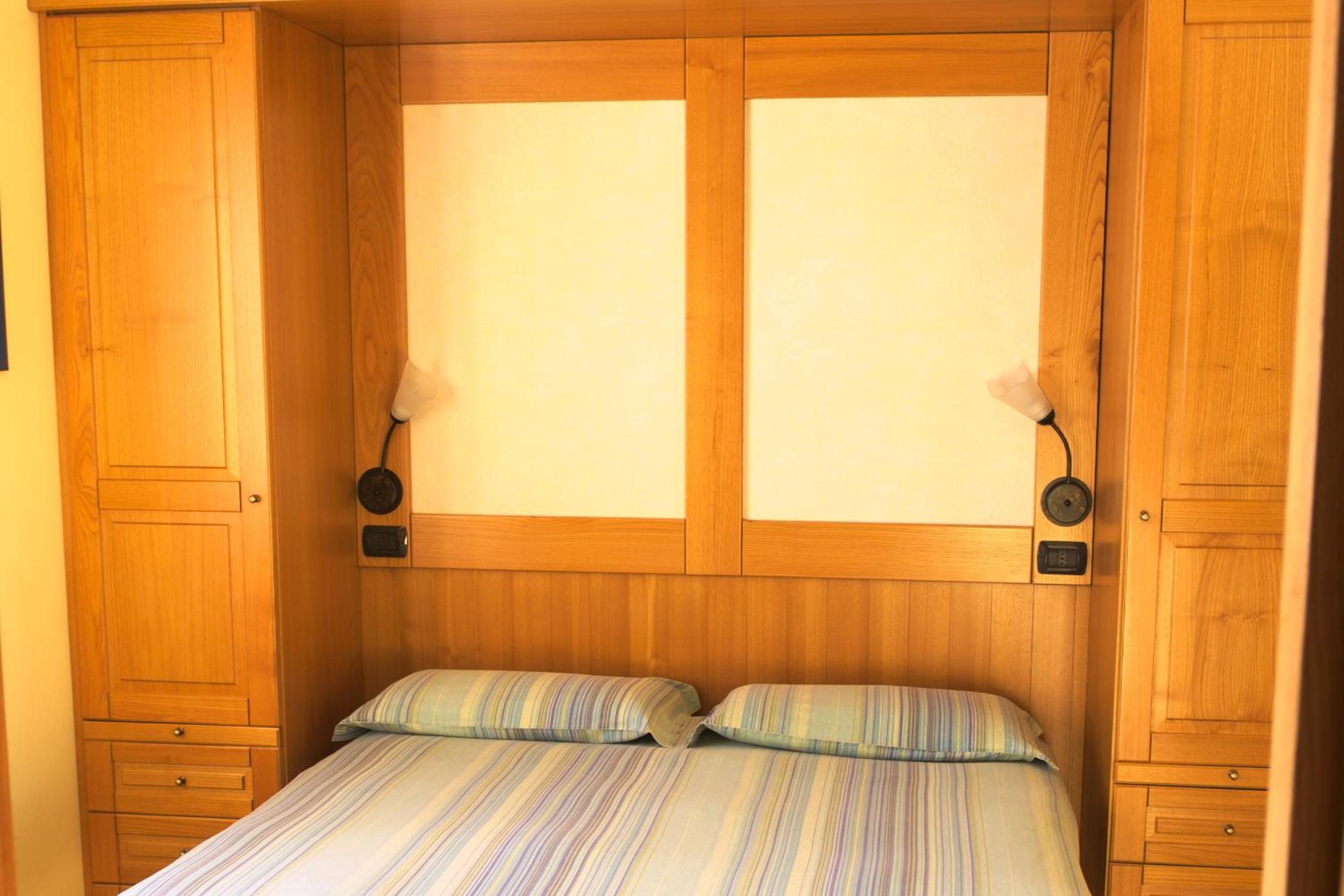 Double Room - Photo 7