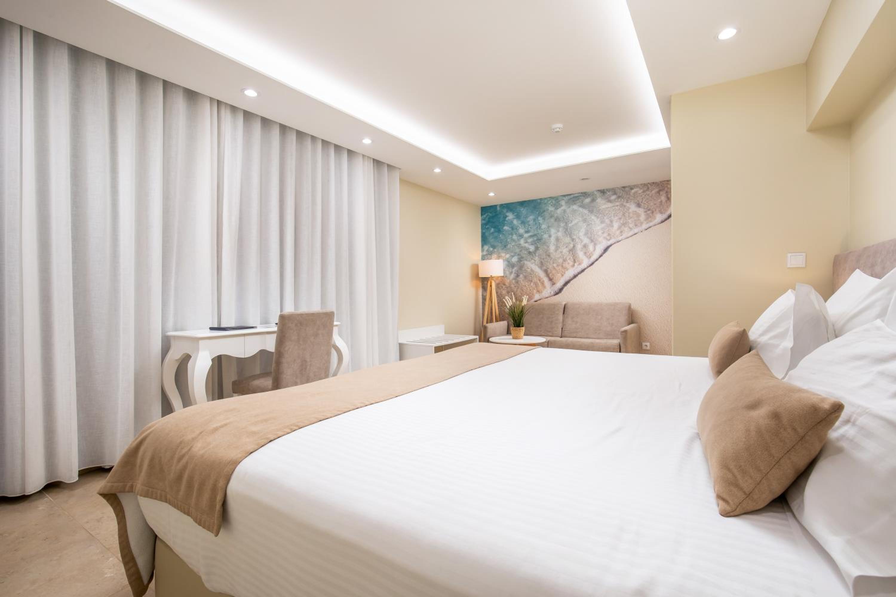 Standard Double or Twin Room - Photo 2