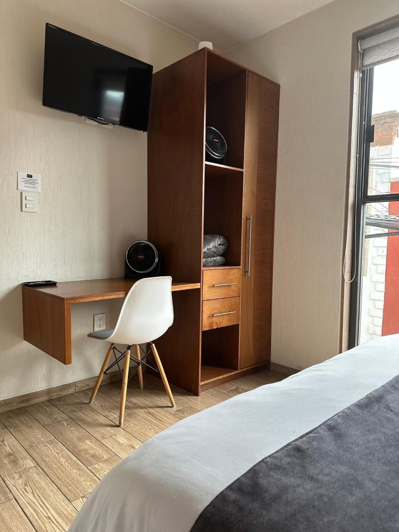 Deluxe Queen Room - Photo 20