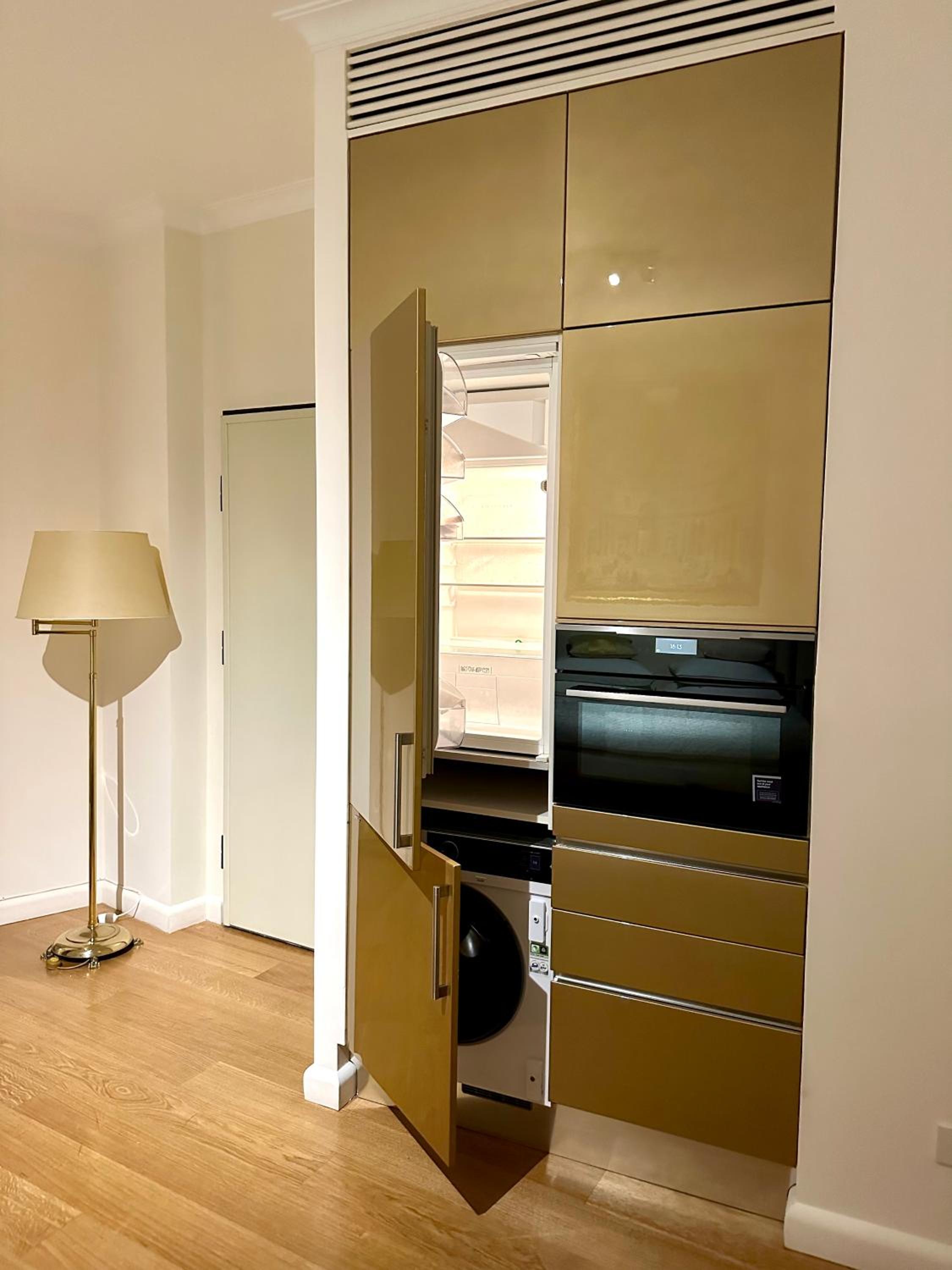 One-Bedroom Apartment photo 2