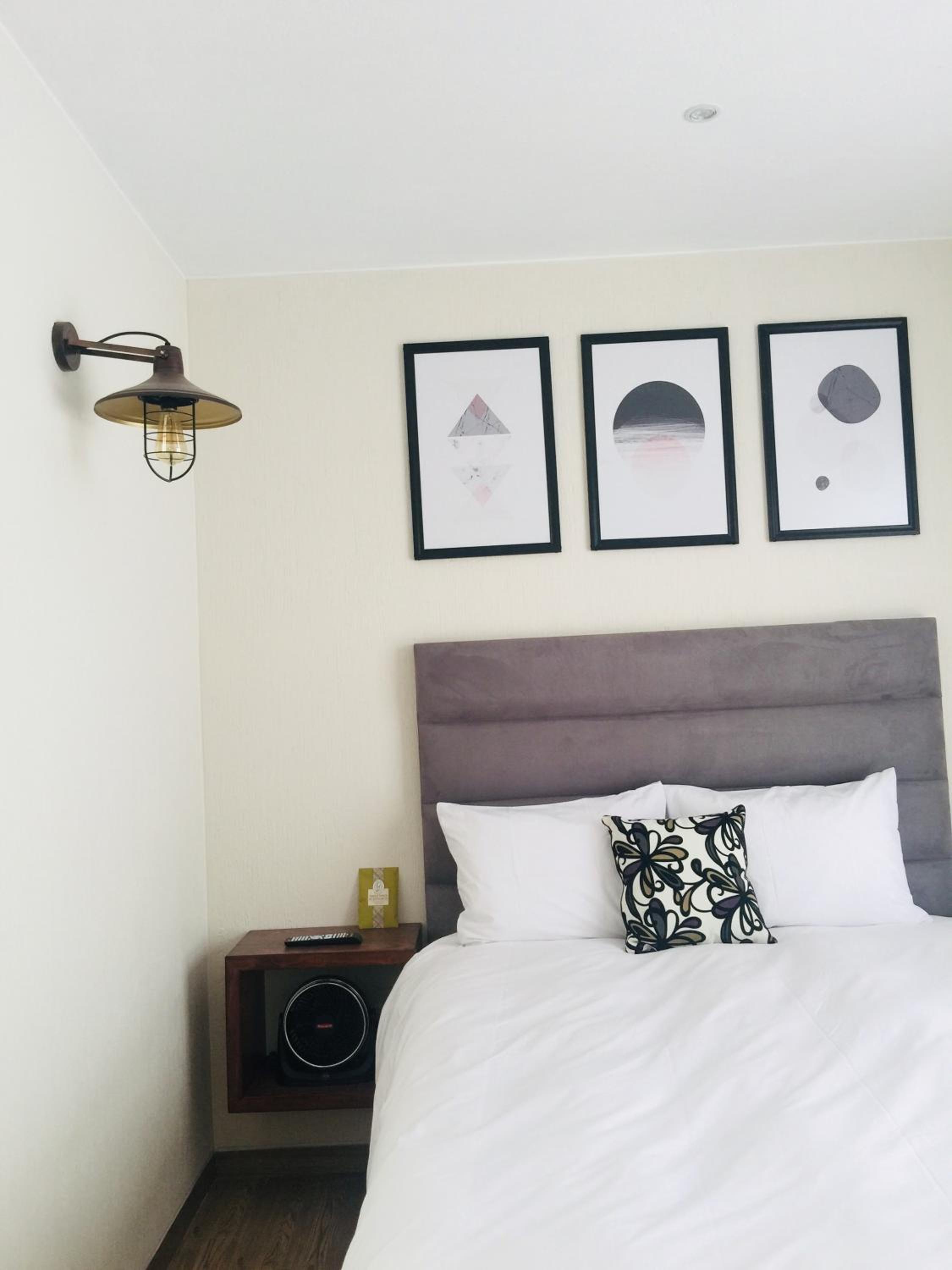 Deluxe Queen Room - Photo 18