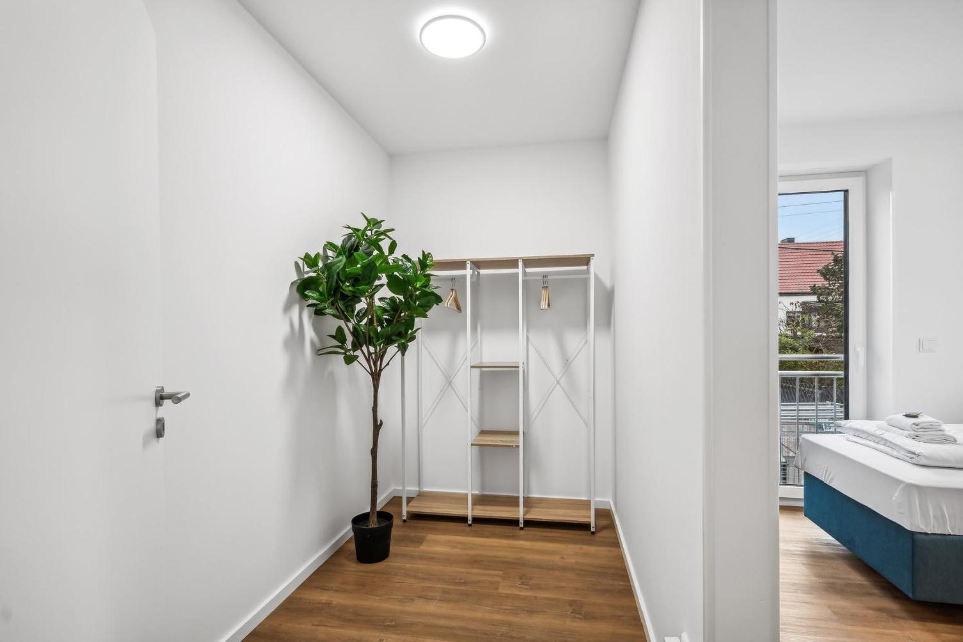 Six-Bedroom House photo 1