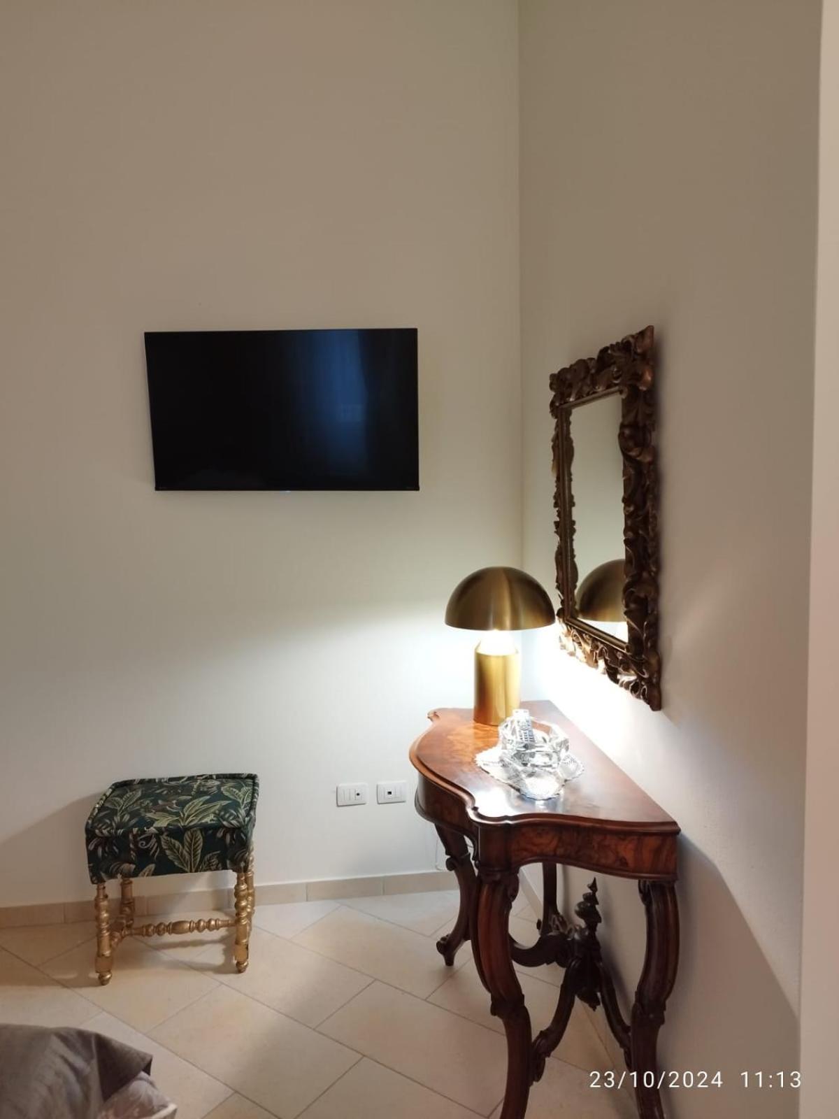 One-Bedroom Deluxe Apartment