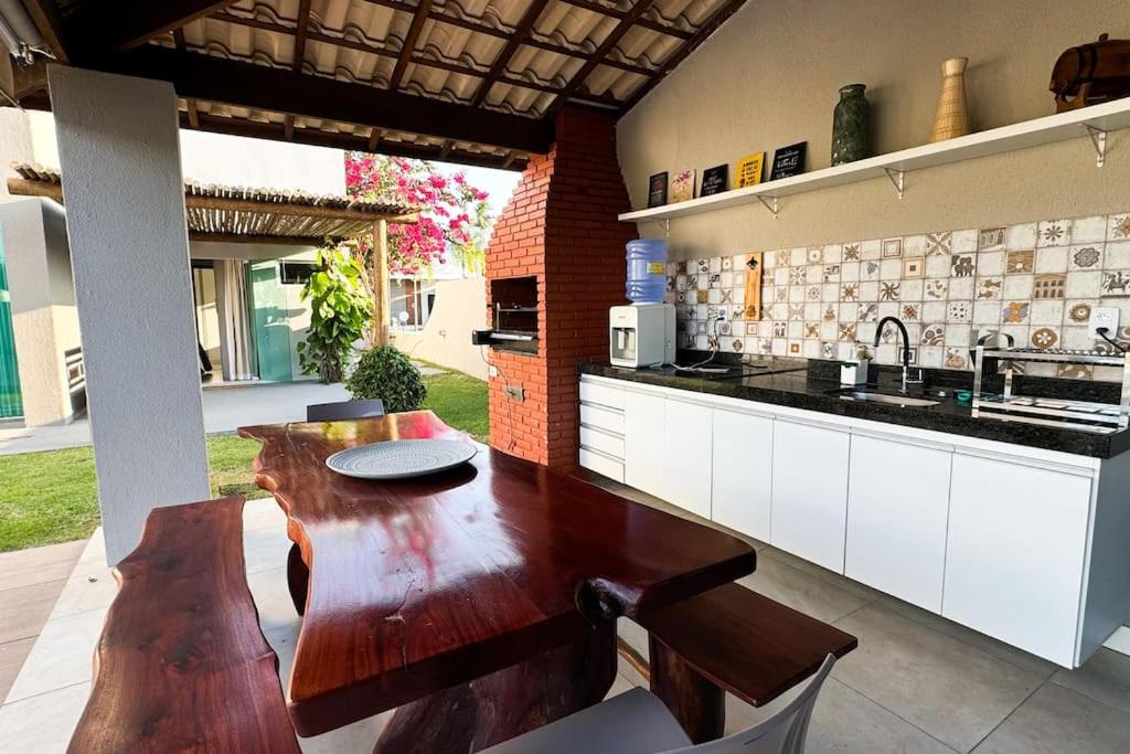 Five-Bedroom House photo 3