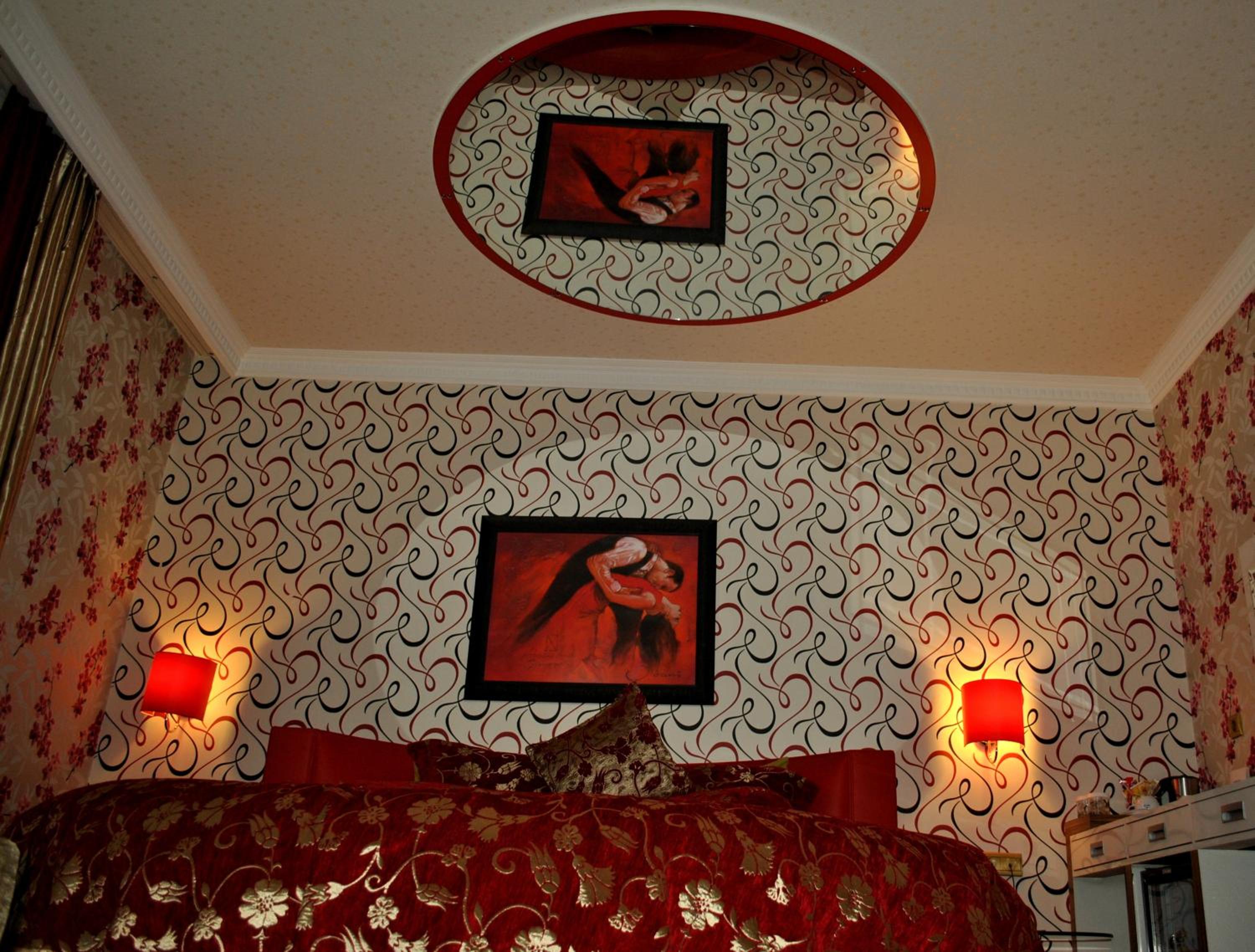 Honeymoon Room photo 1