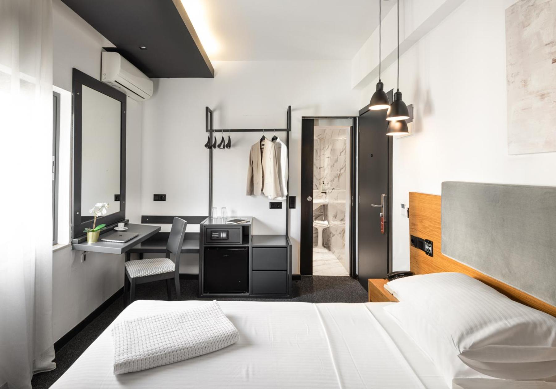 Standard Economy Room with Internal View - Photo 2