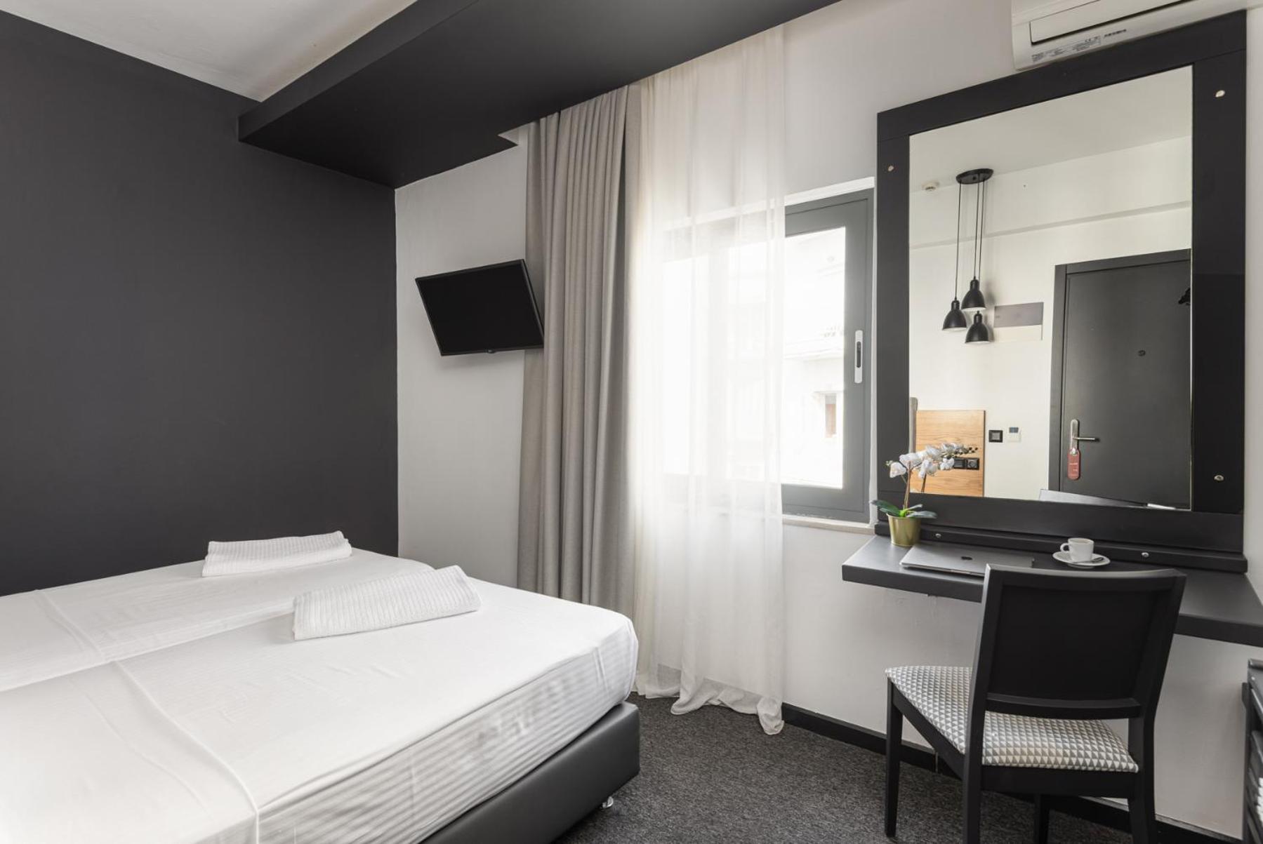 Standard Economy Room with Internal View - Photo 3