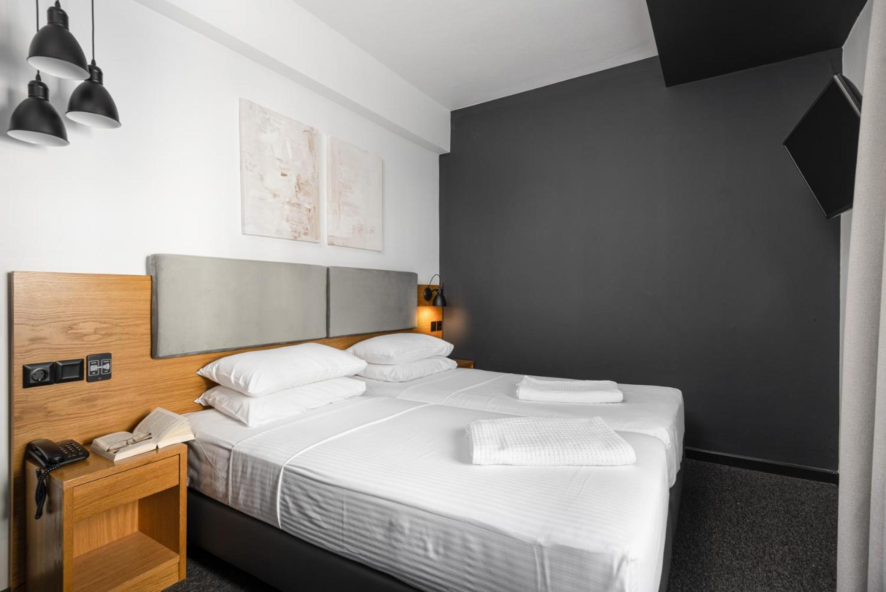 Standard Economy Room with Internal View - Photo 8