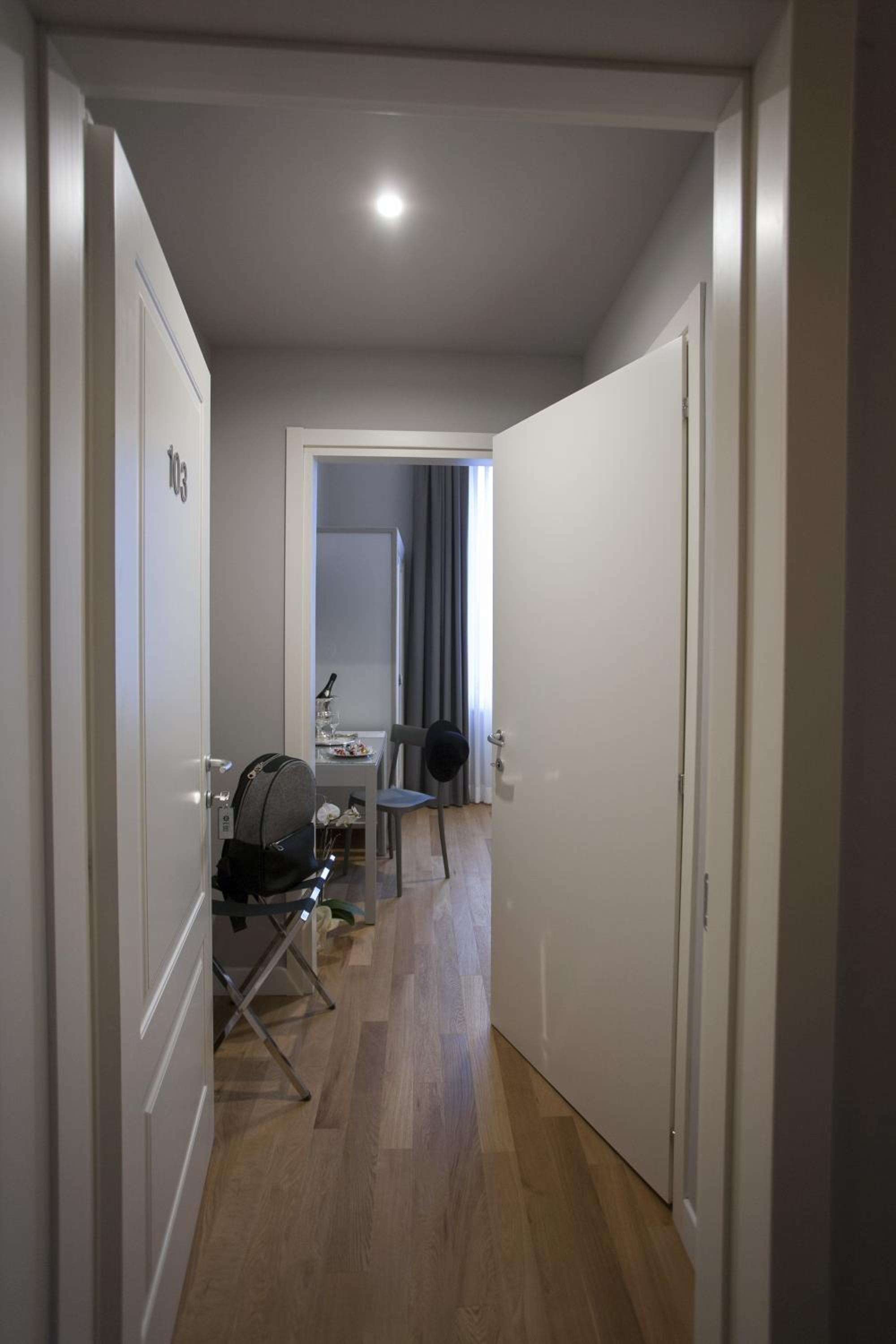 Standard Double Room - Photo 4