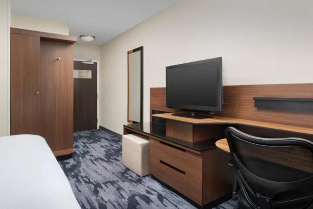 King Studio with Sofa Bed and Roll-in Shower - Mobility Accessible - Photo 1