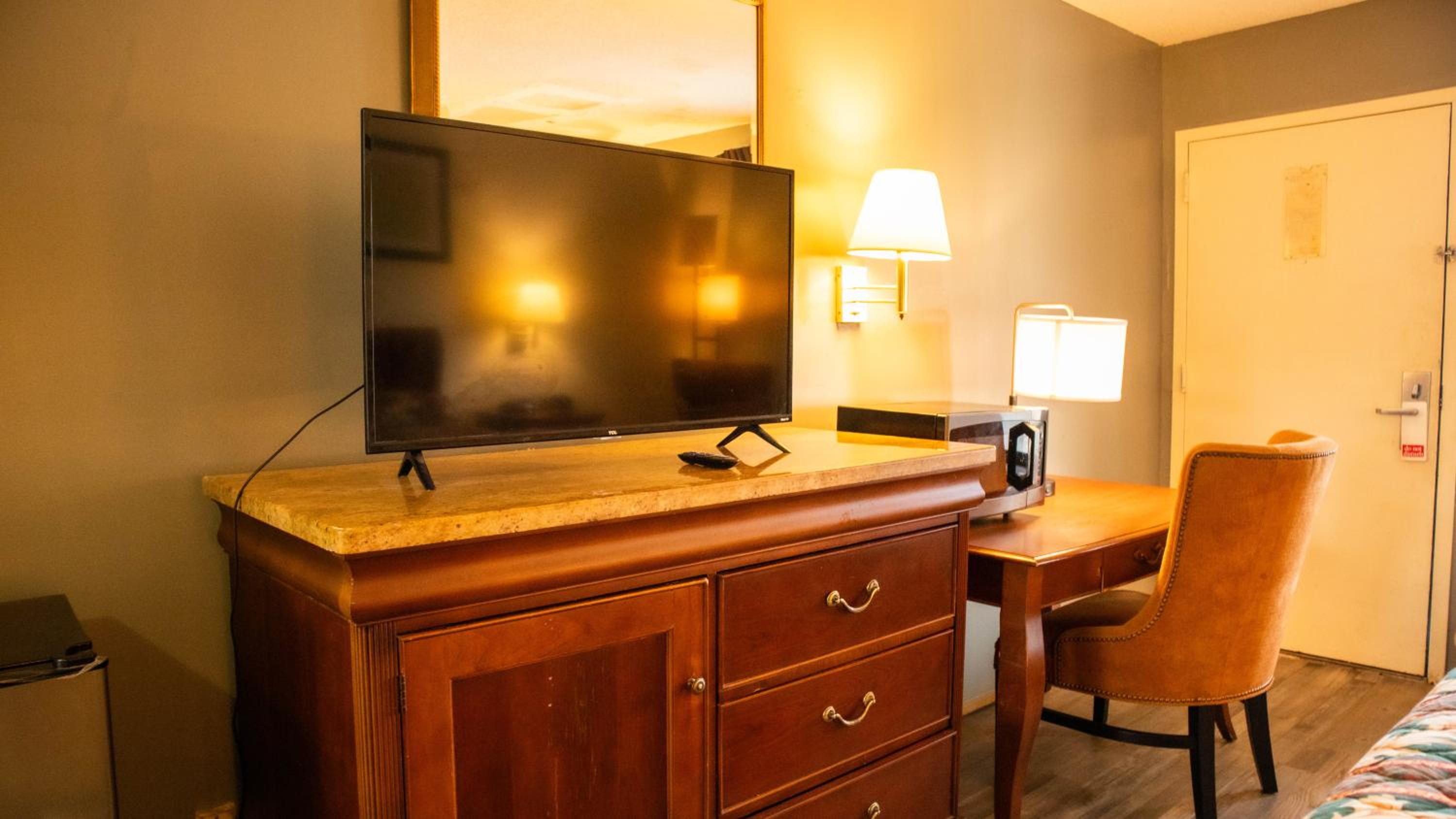 Deluxe King Room photo 1