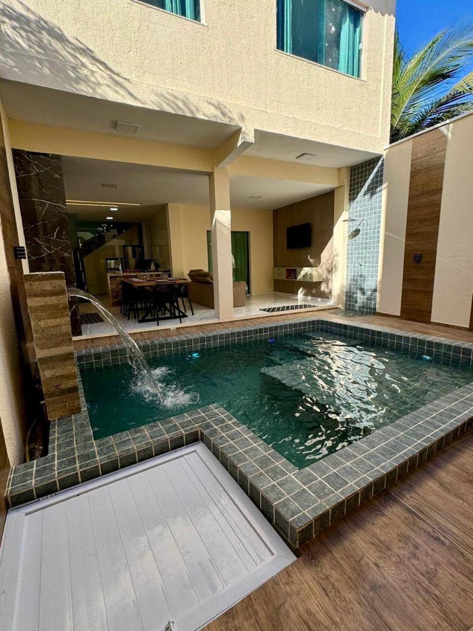 Five-Bedroom House photo 1