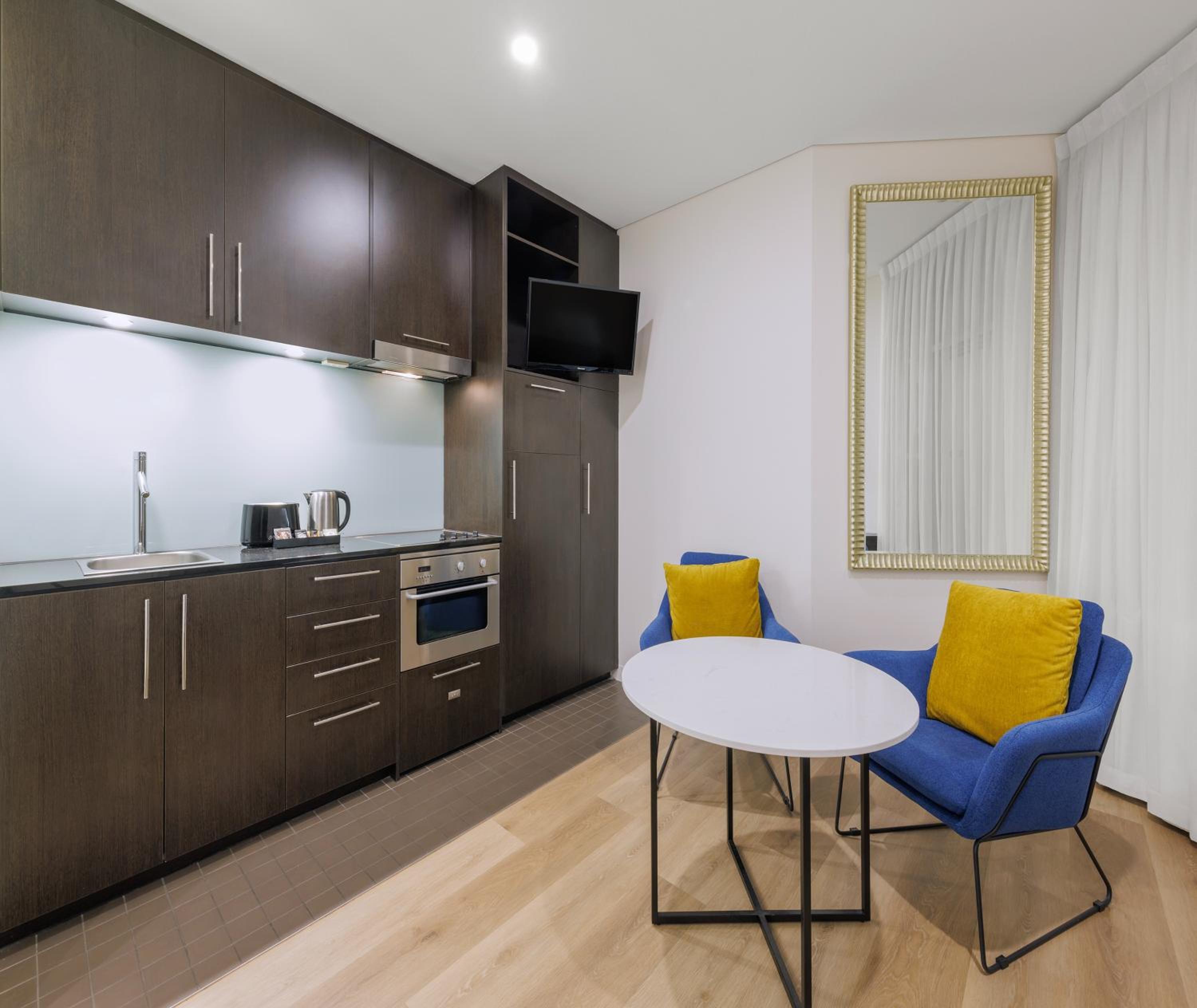 Studio Internal – No Housekeeping photo 3