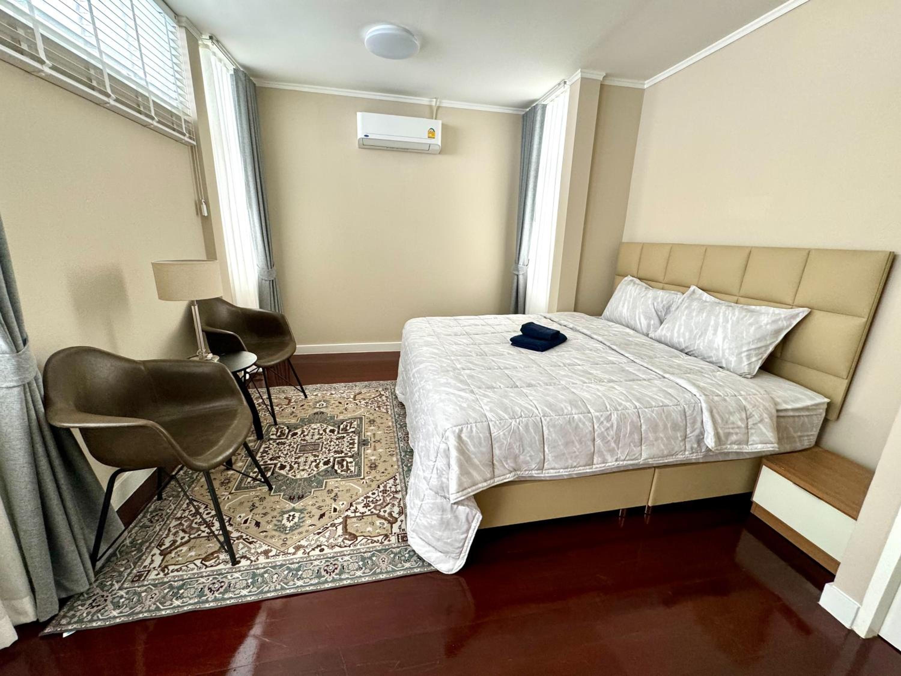 King Suite with Balcony photo 3