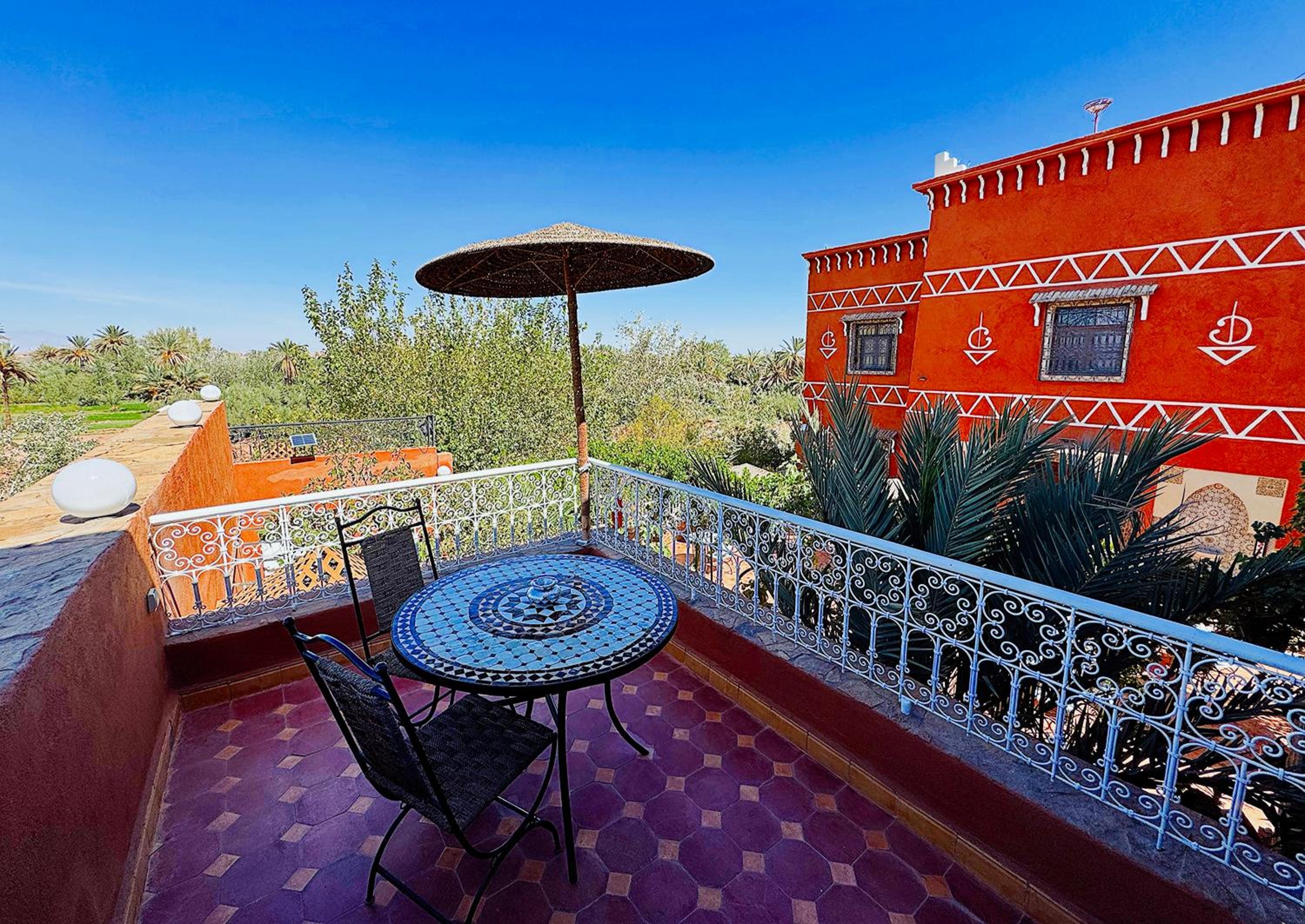 King Room with Balcony - Photo 6