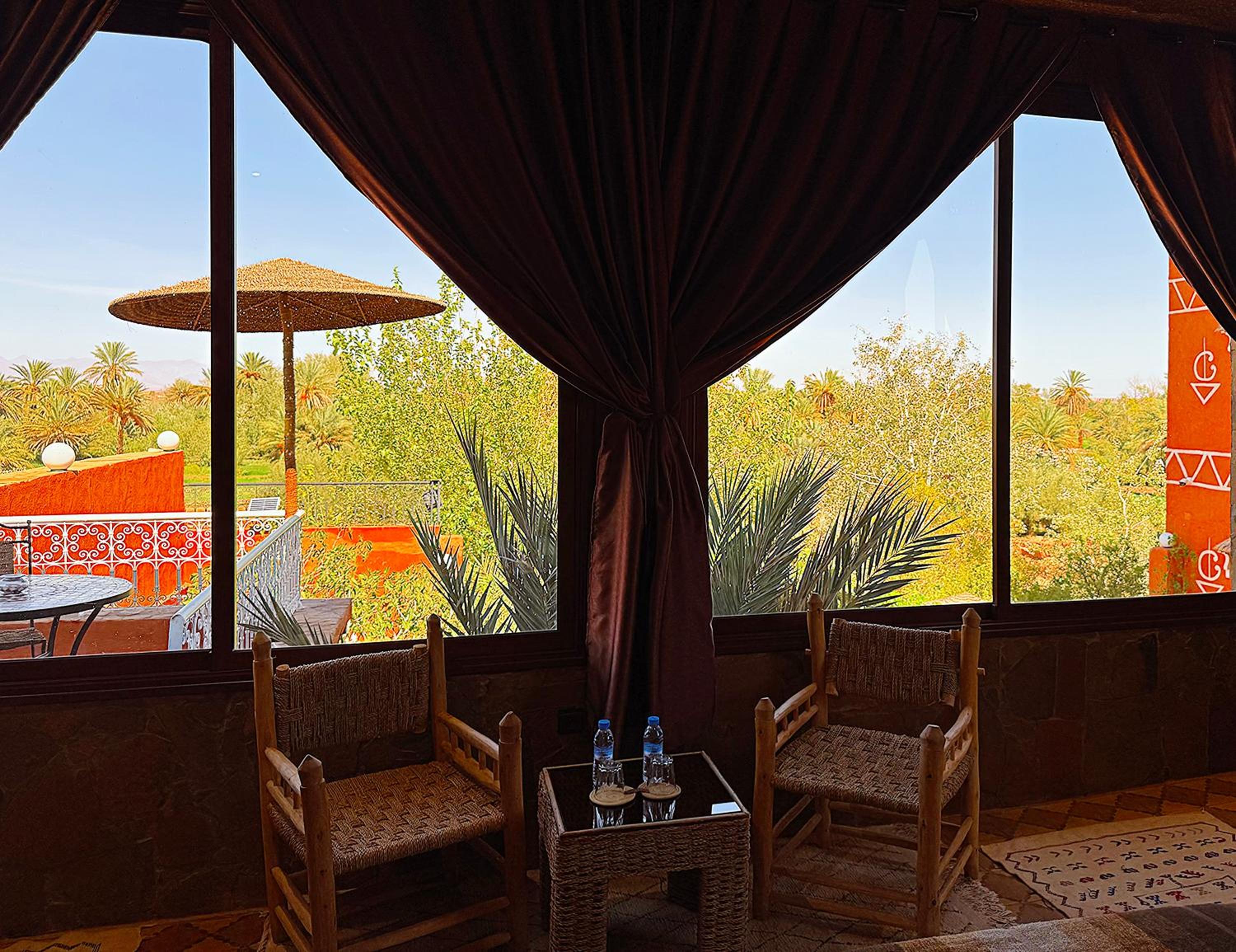 King Room with Balcony - Photo 8
