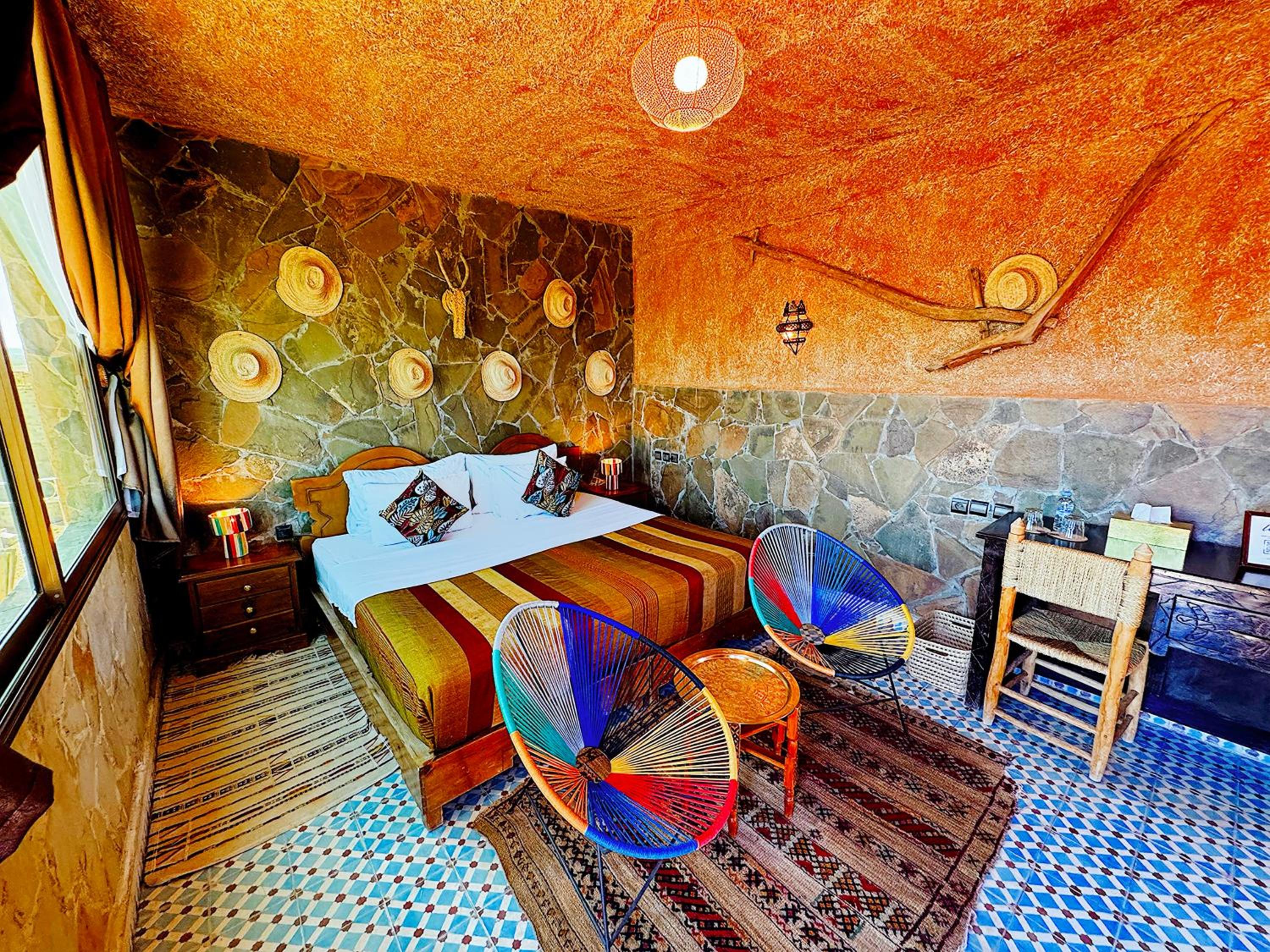 Deluxe Double Room with Balcony - Photo 6