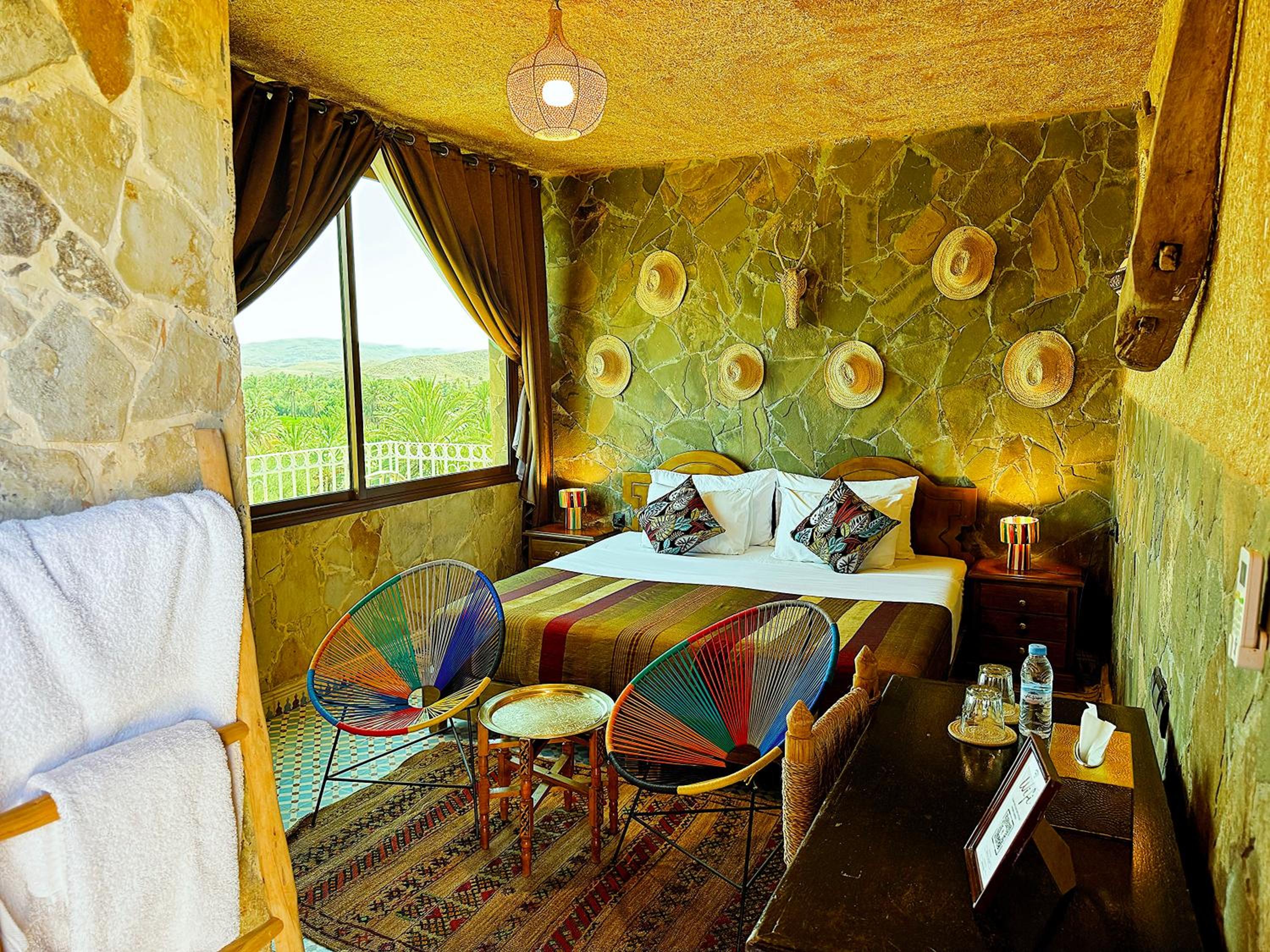 Deluxe Double Room with Balcony - Photo 4