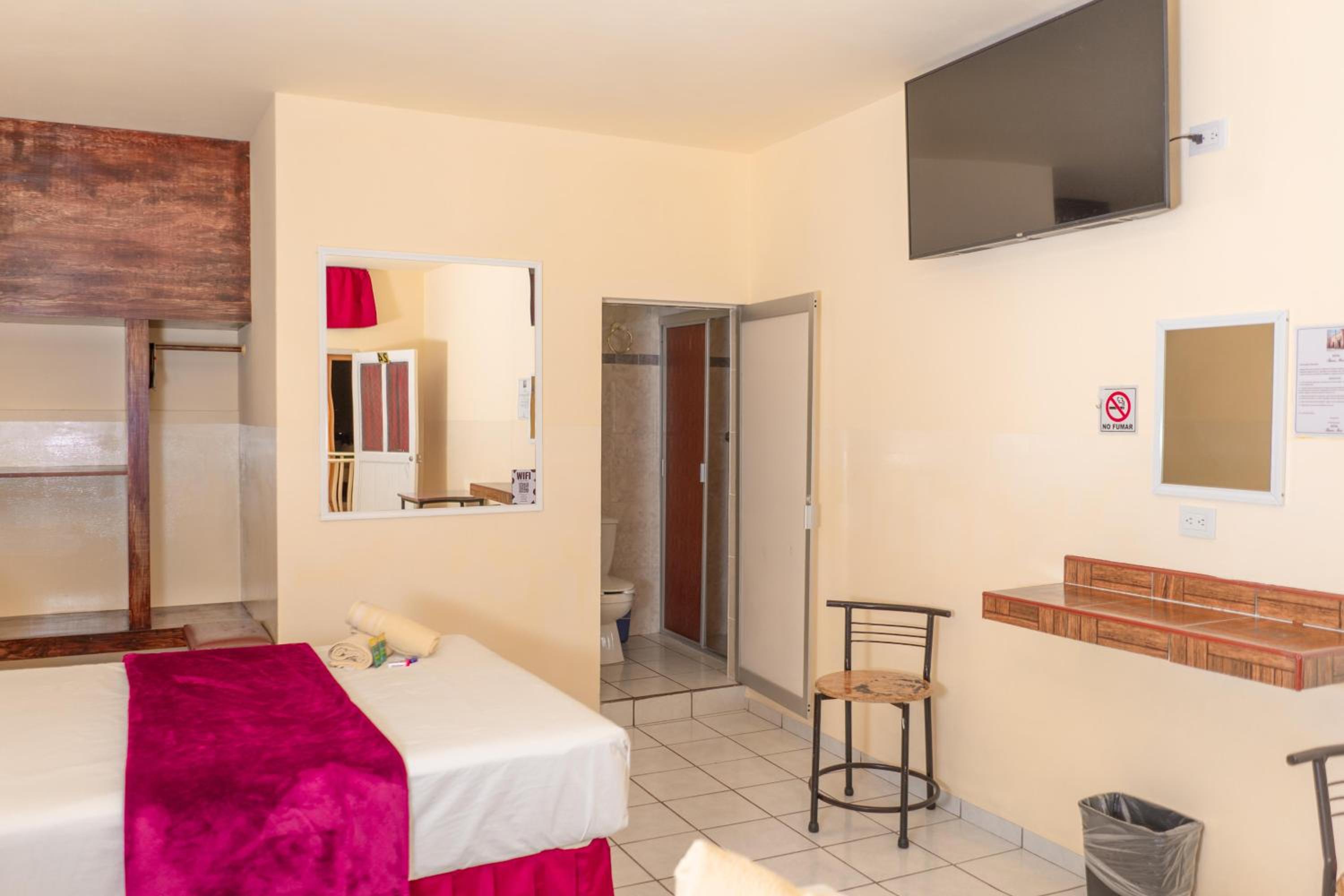 Twin Room - Photo 9