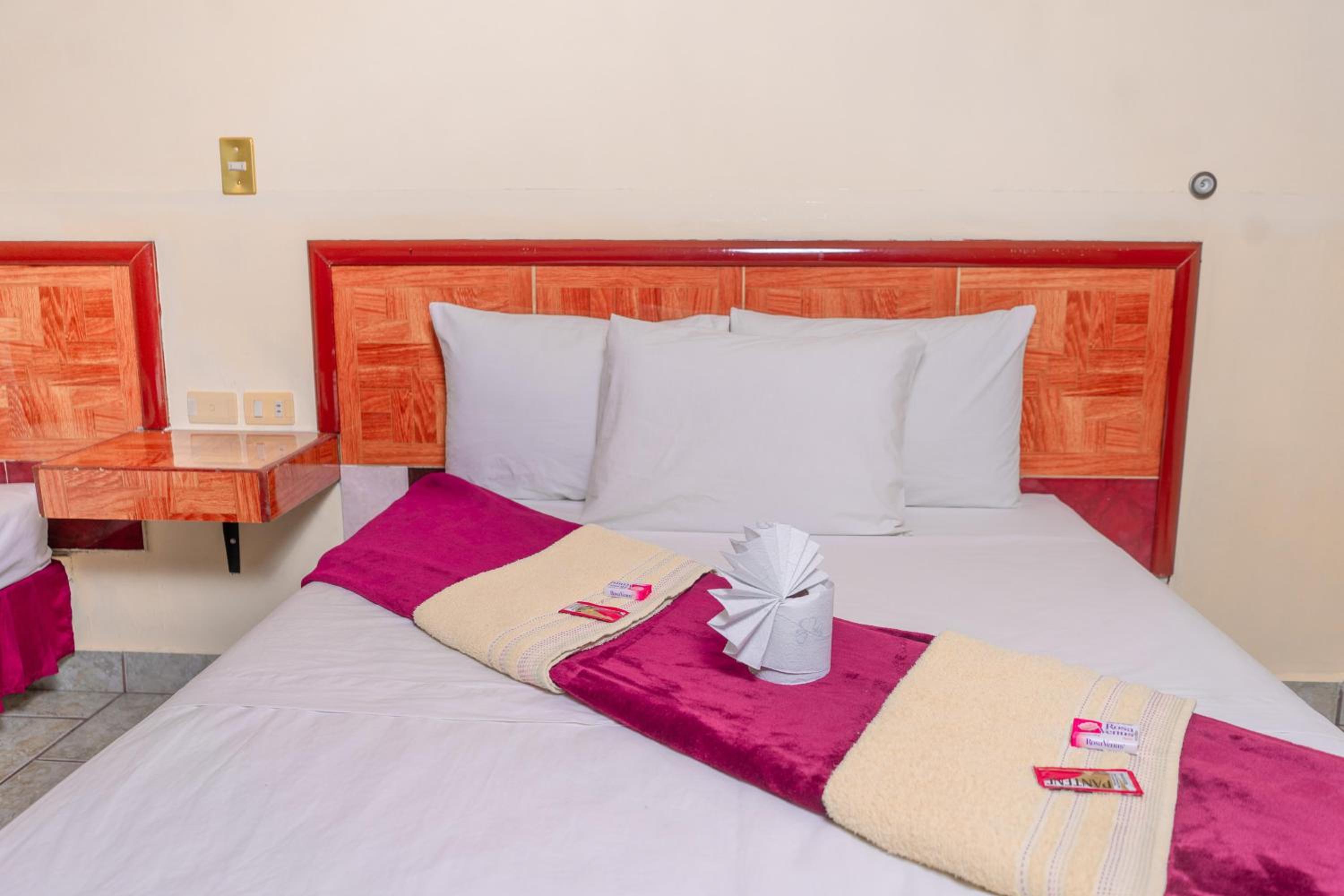 Twin Room - Photo 8