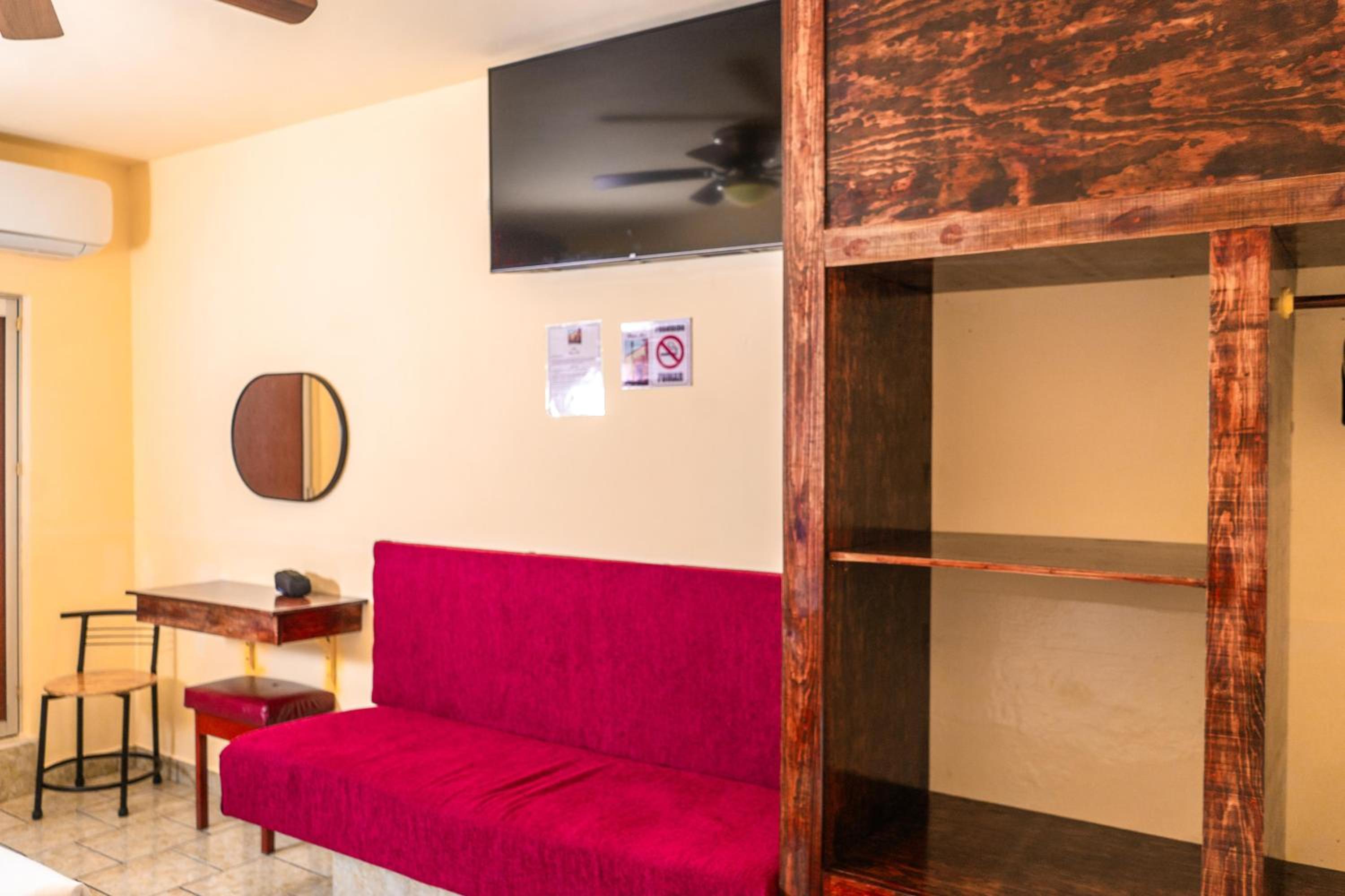 Twin Room - Photo 7