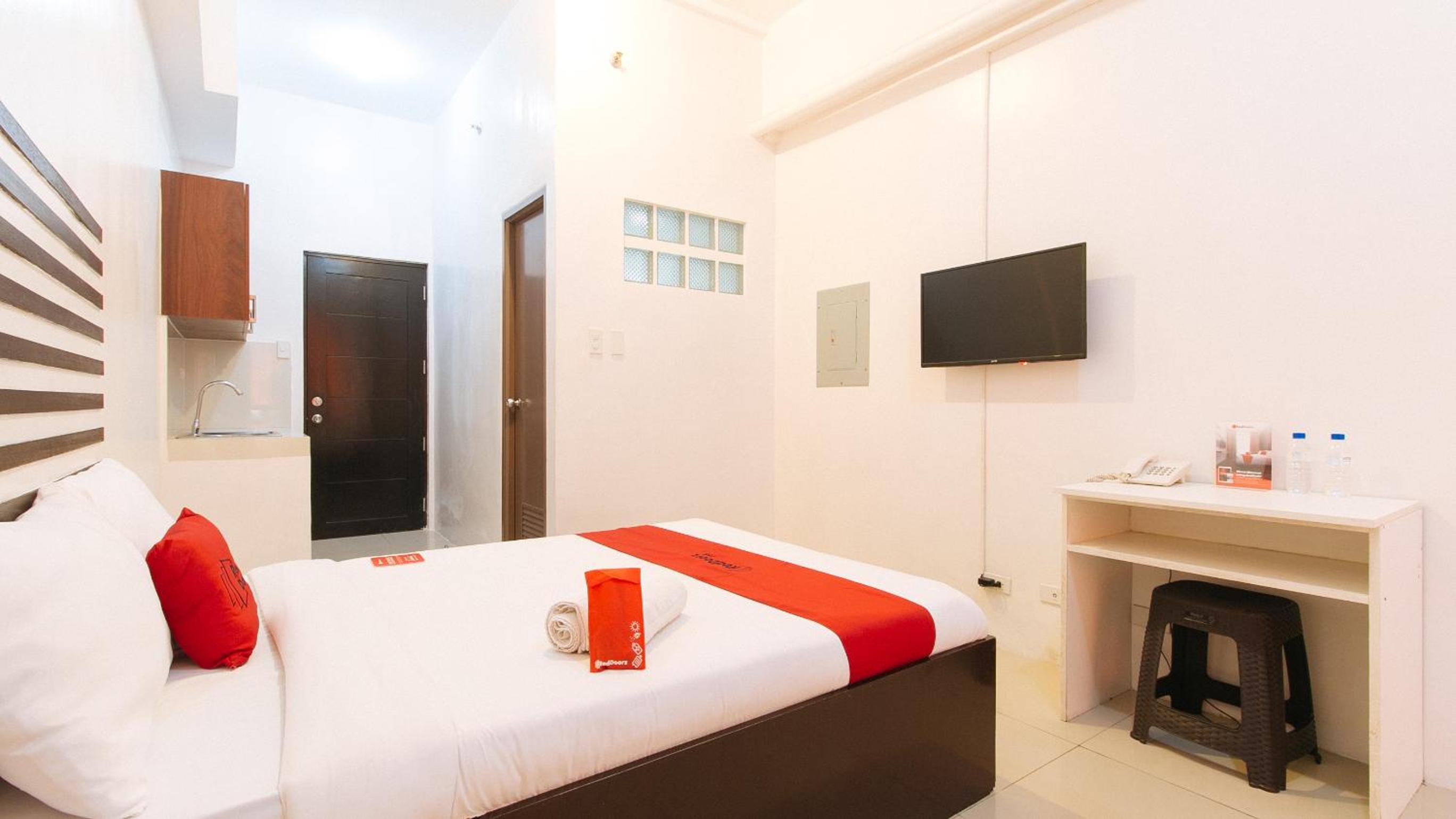 Double Room - Photo 9