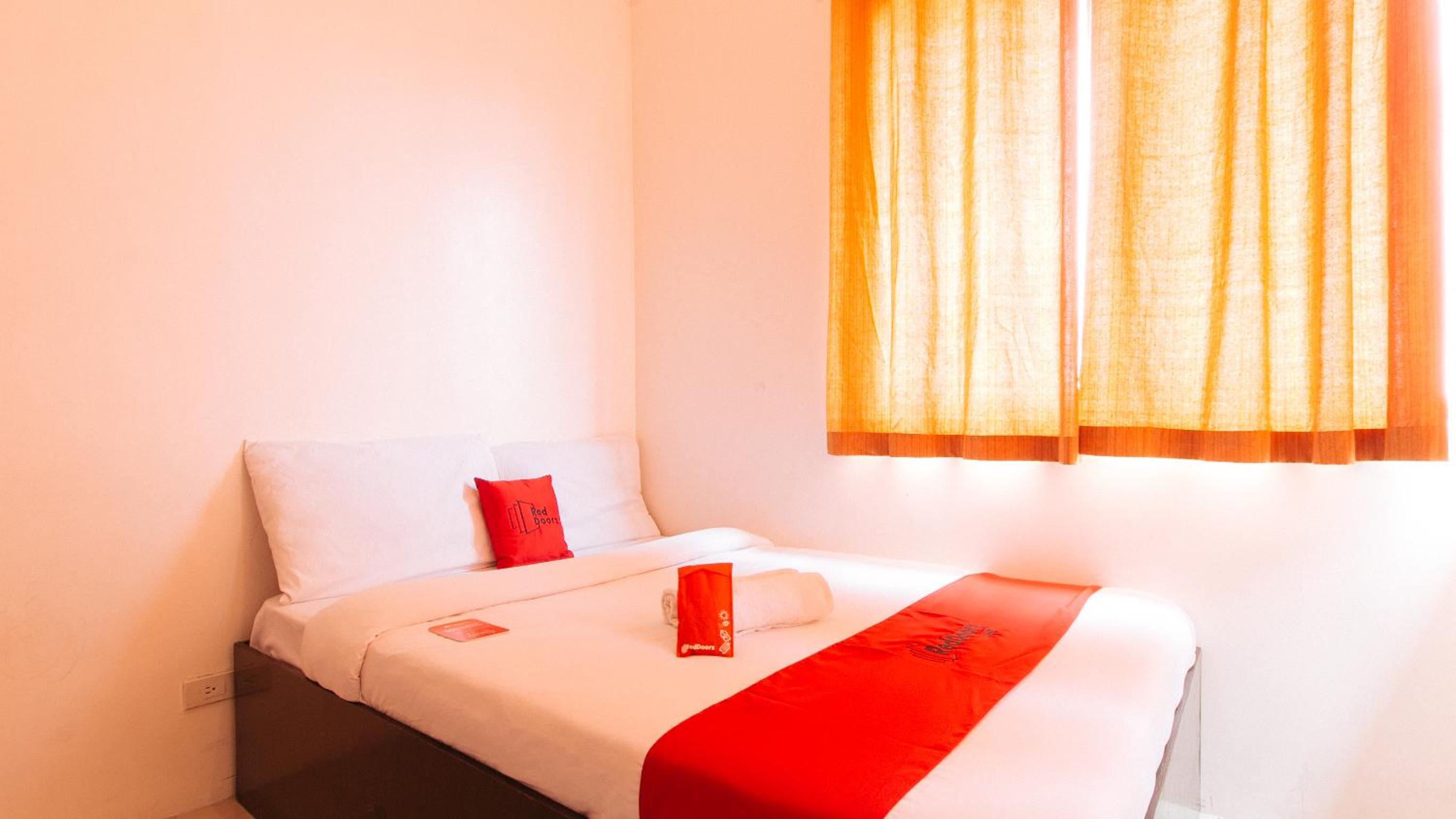 Deluxe Room - Photo 18