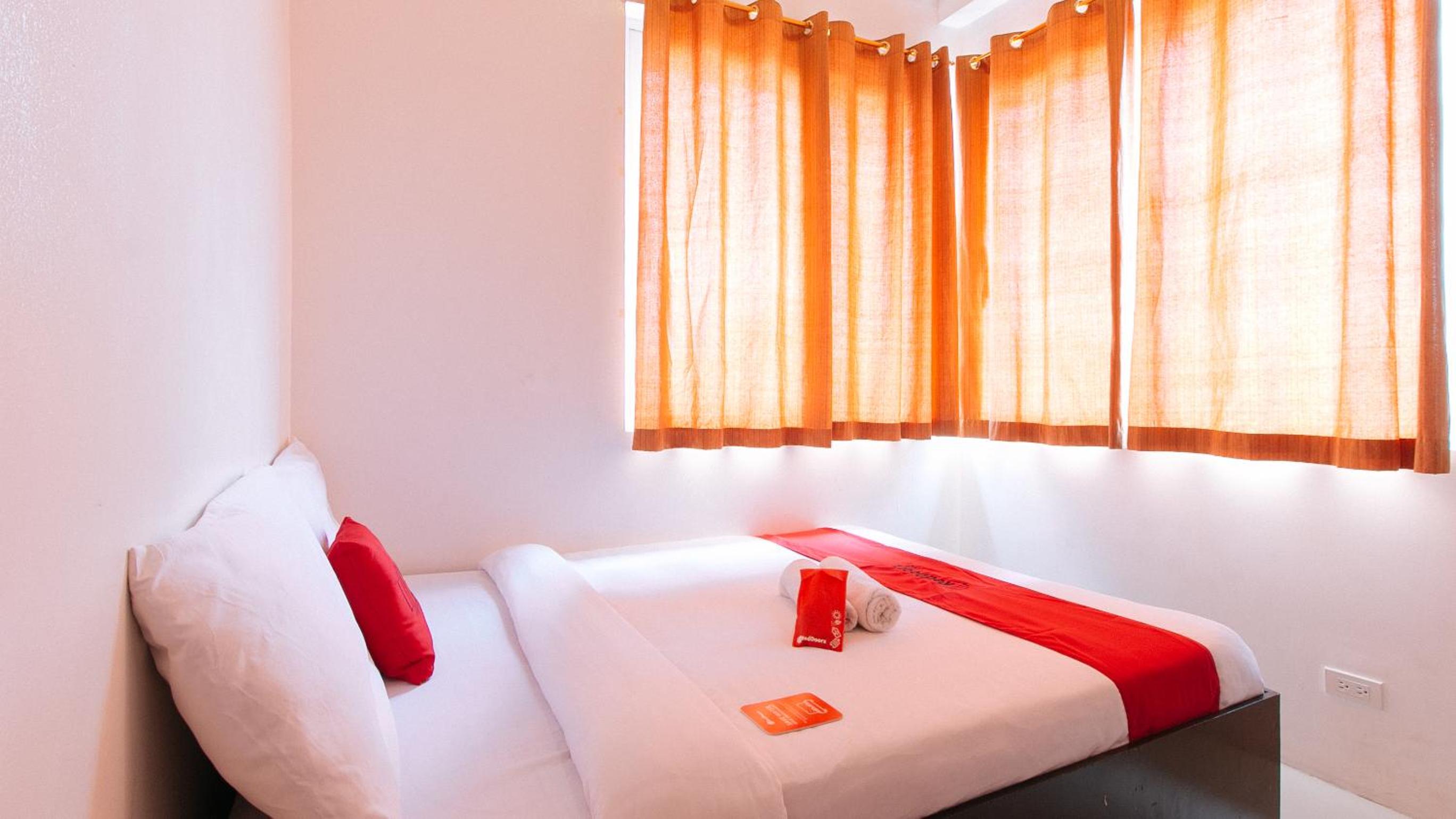 Deluxe Room - Photo 19