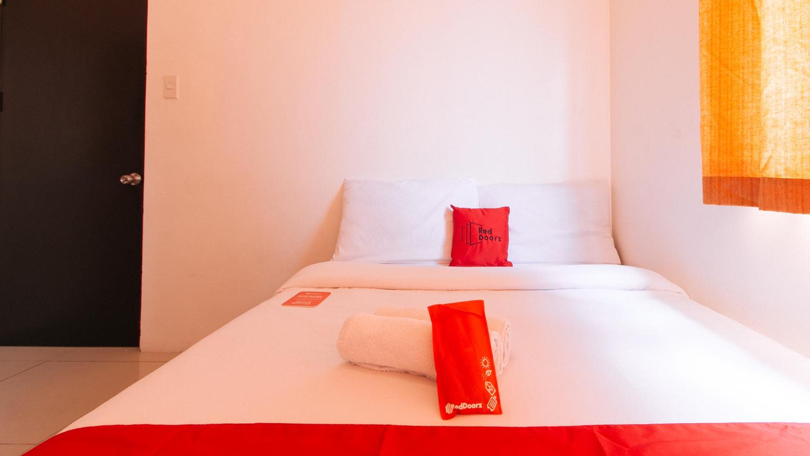 Deluxe Room - Photo 17