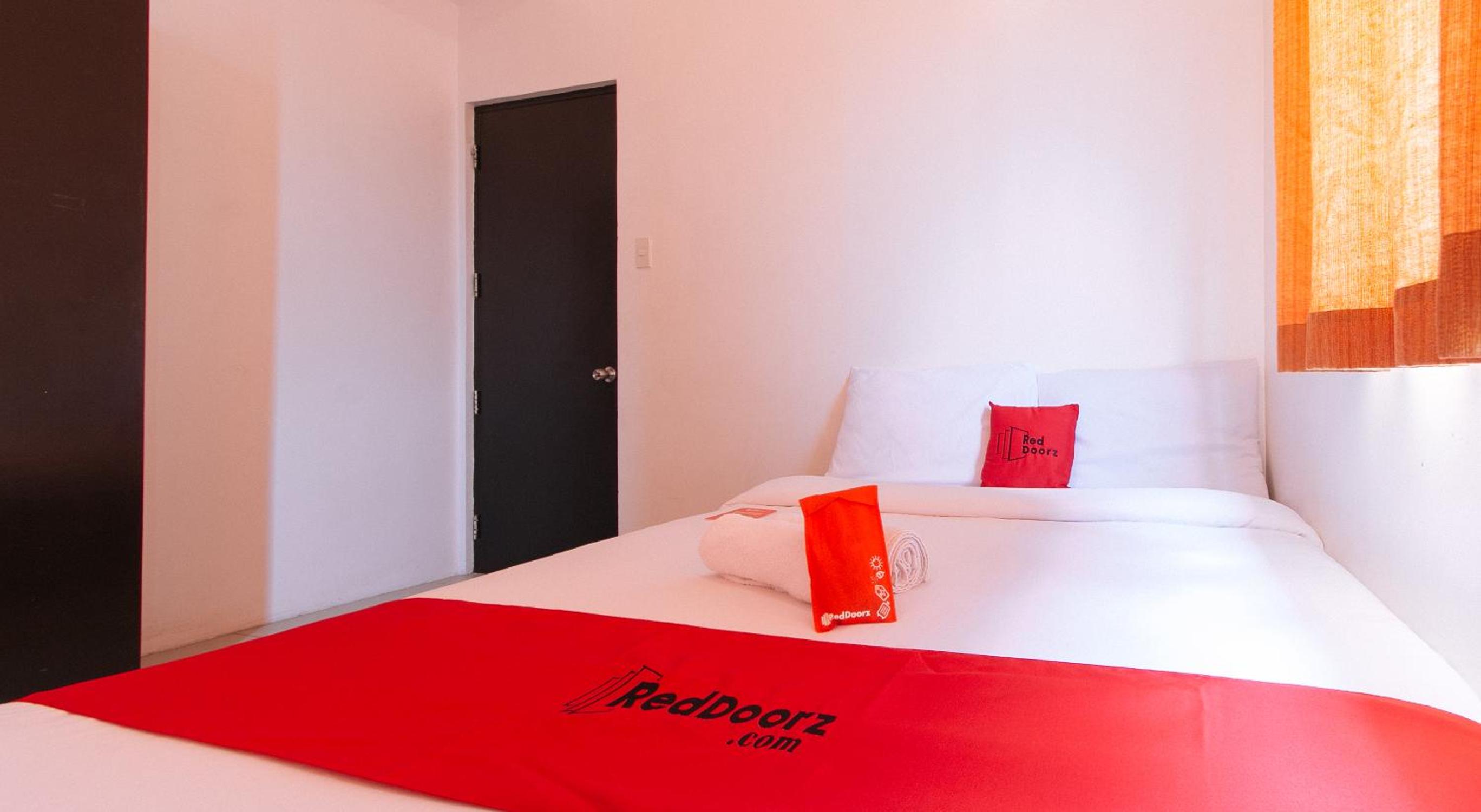 Deluxe Room - Photo 16