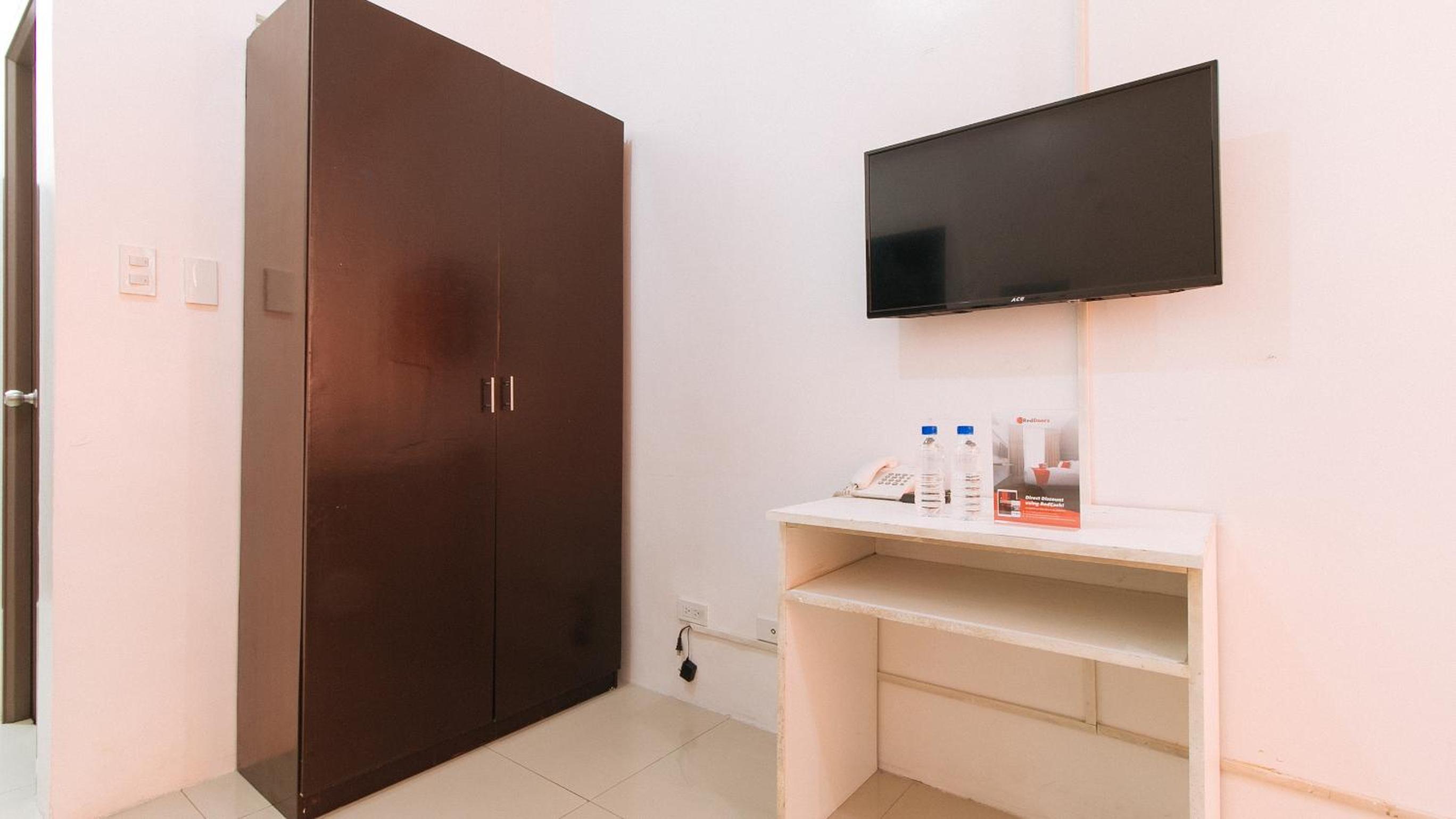Deluxe Room - Photo 10