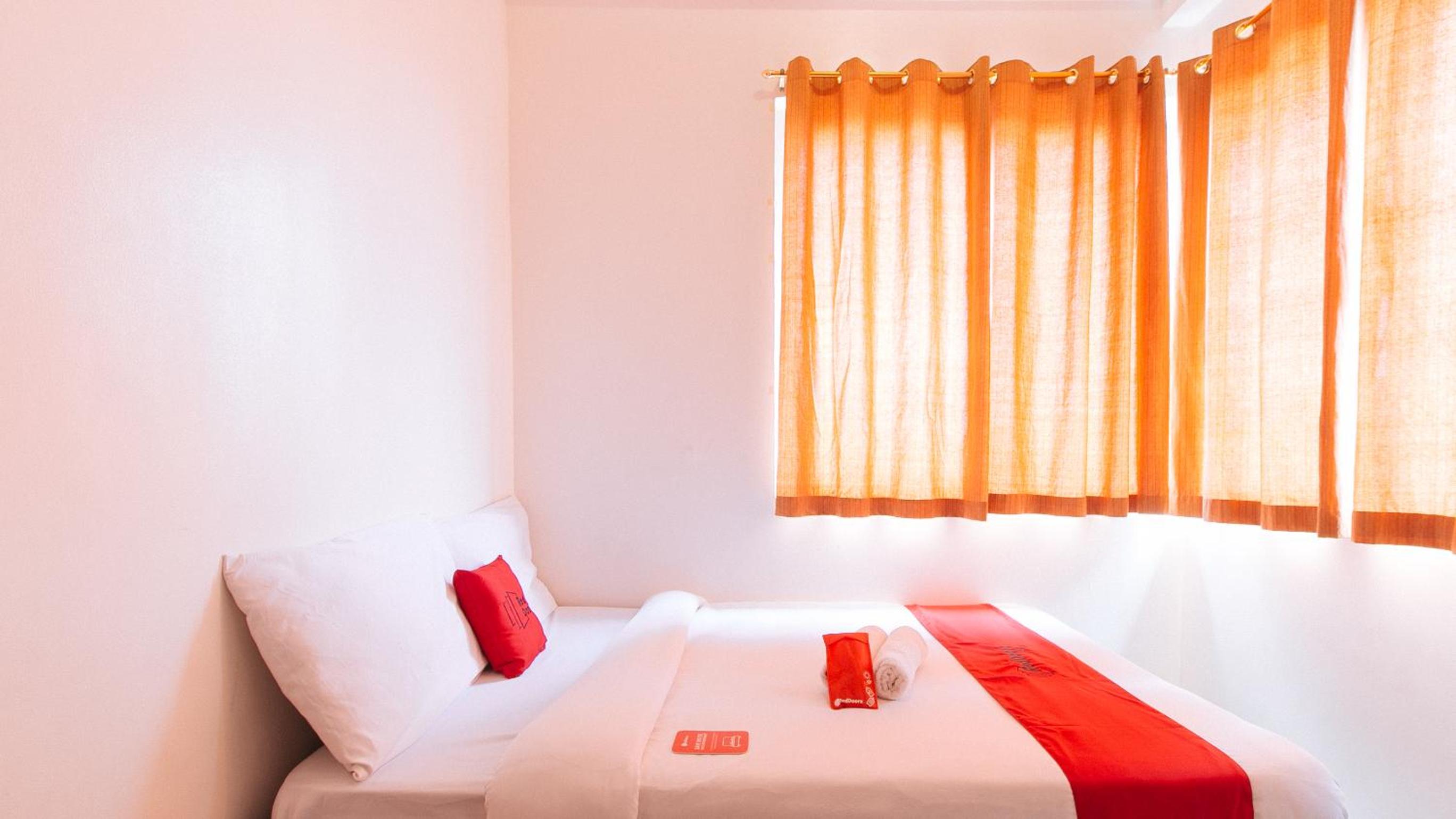 Deluxe Room - Photo 21