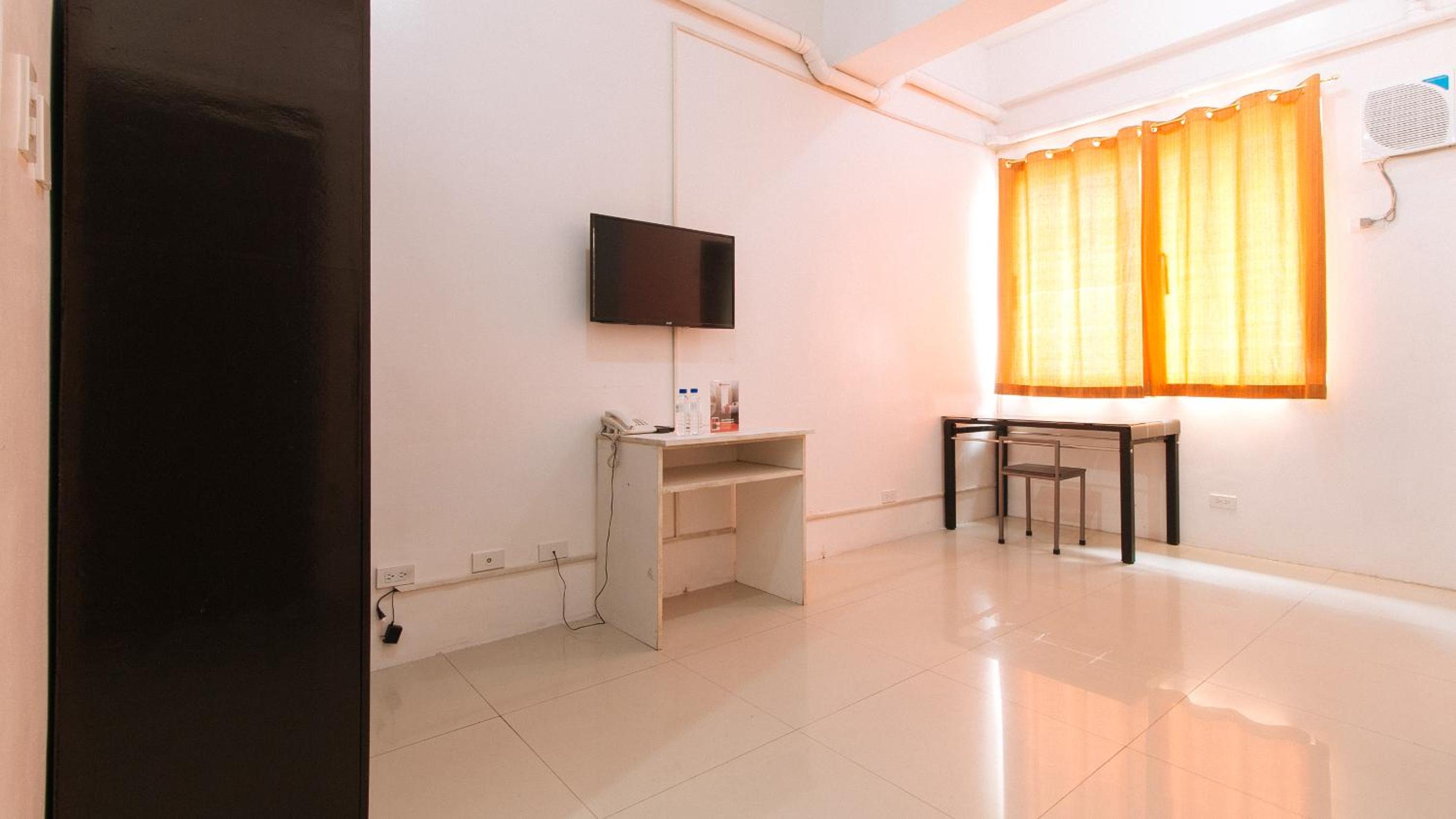 Deluxe Room - Photo 7