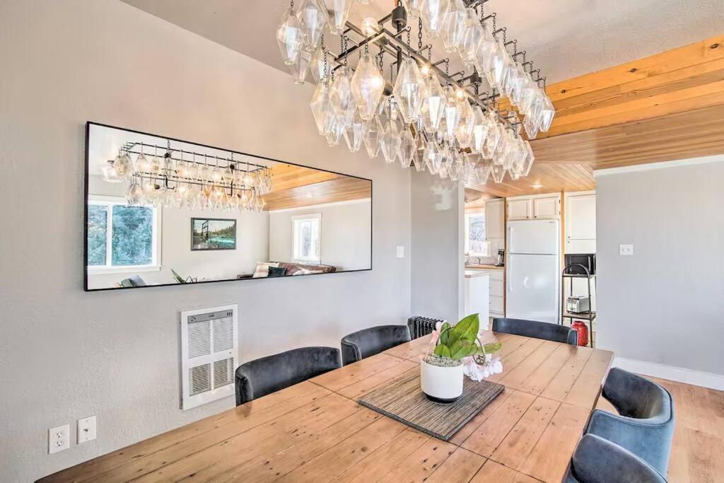 Three-Bedroom House photo 2