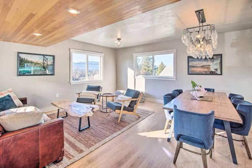 Three-Bedroom House photo 1