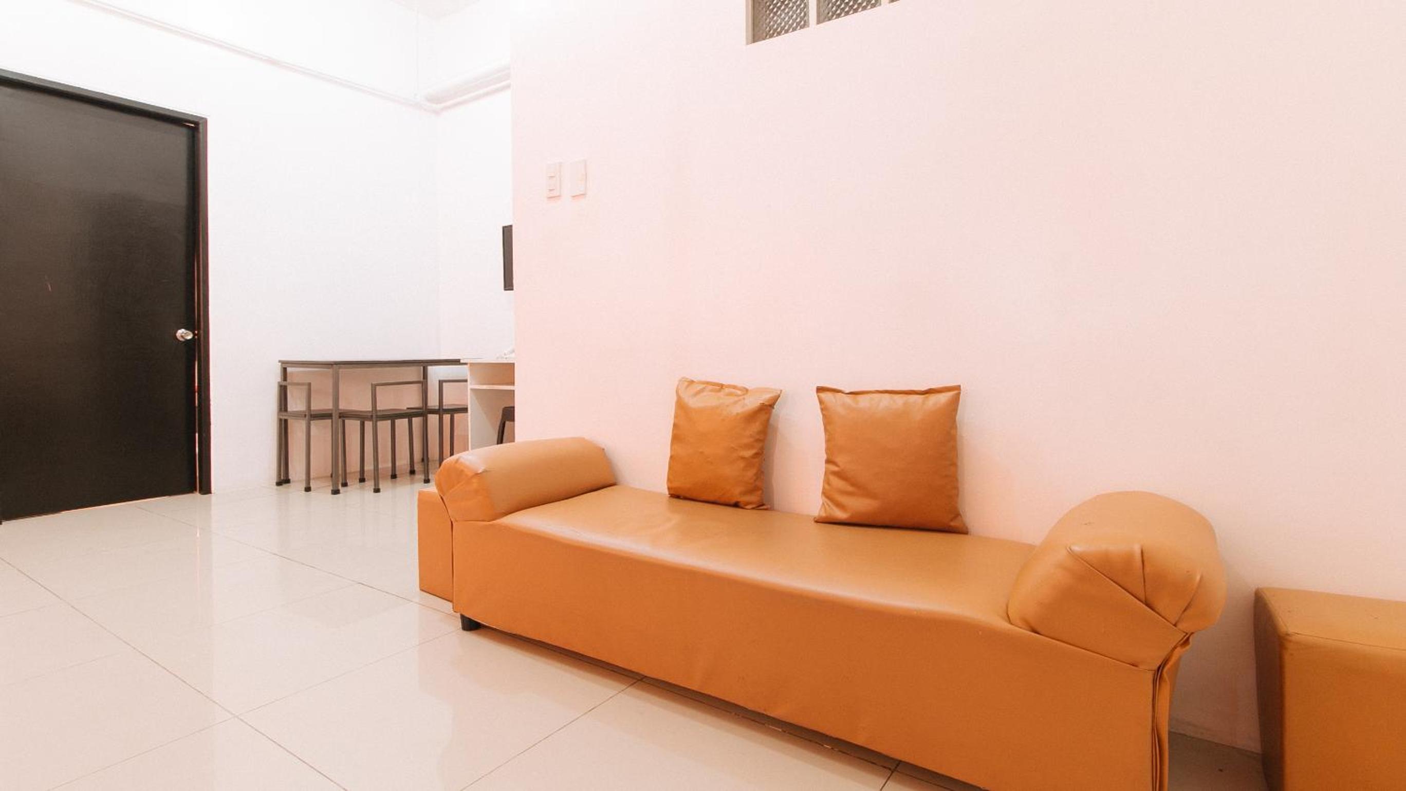 Family Room - Photo 18
