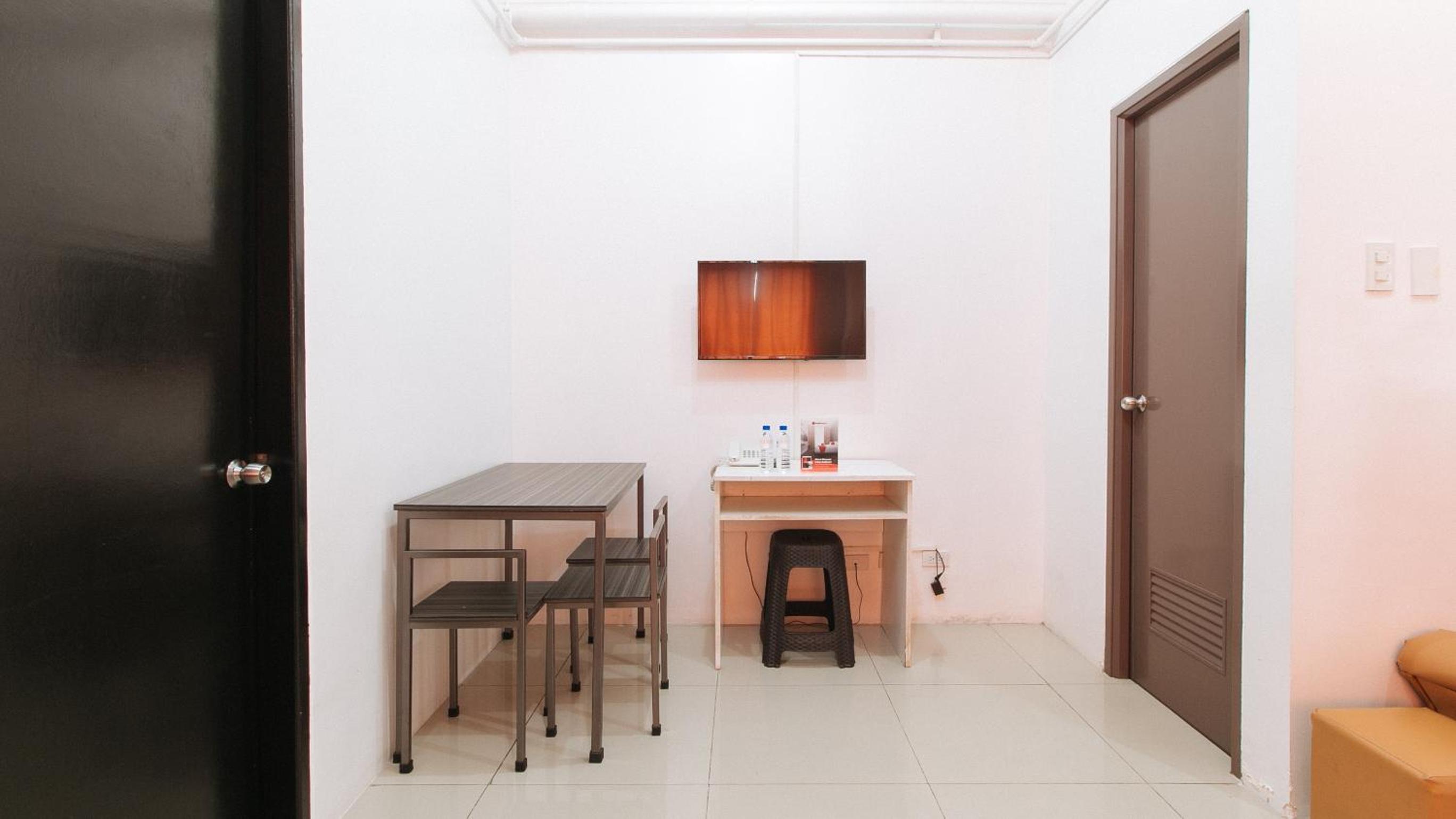 Family Room - Photo 22