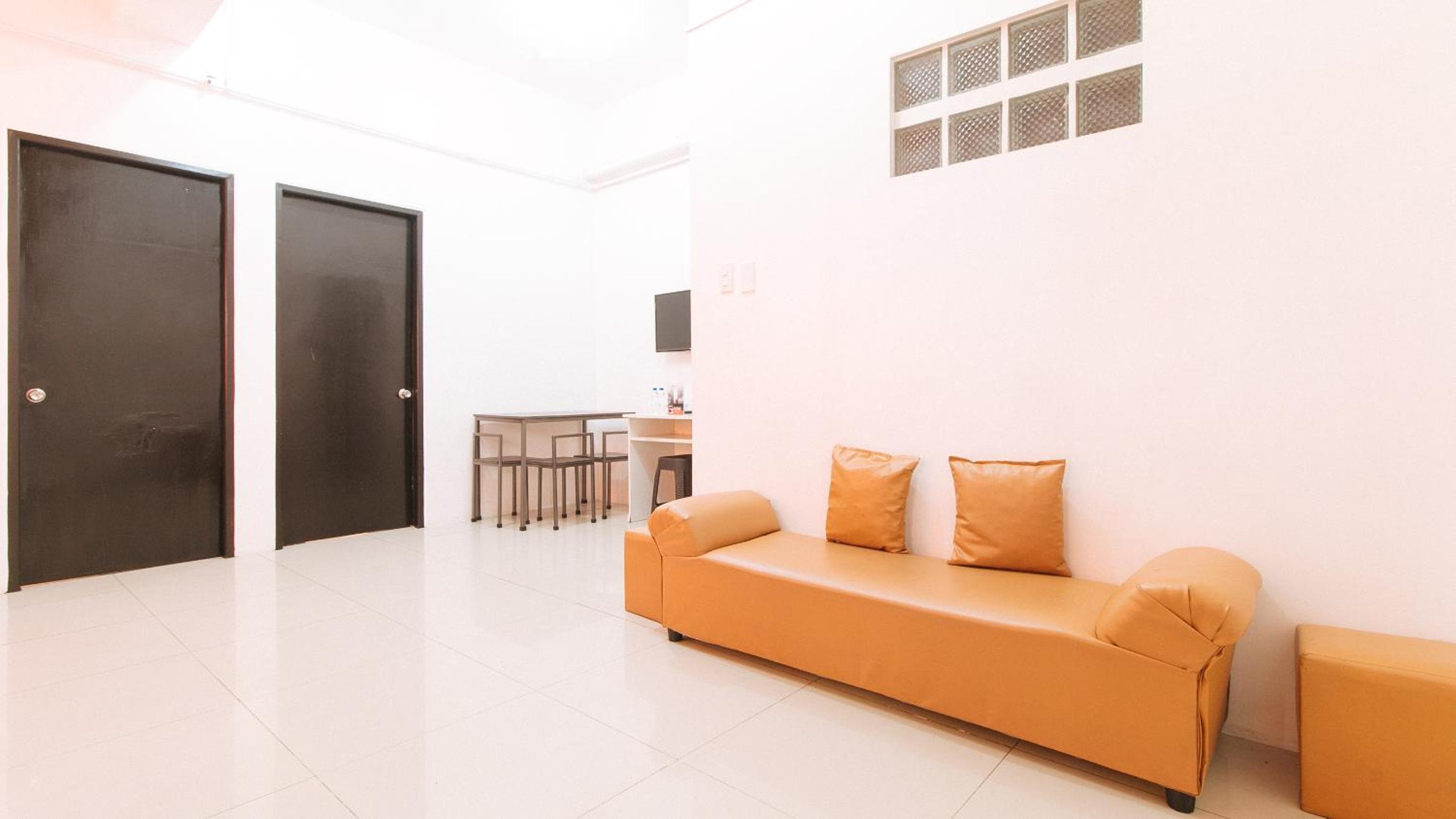 Family Room - Photo 20