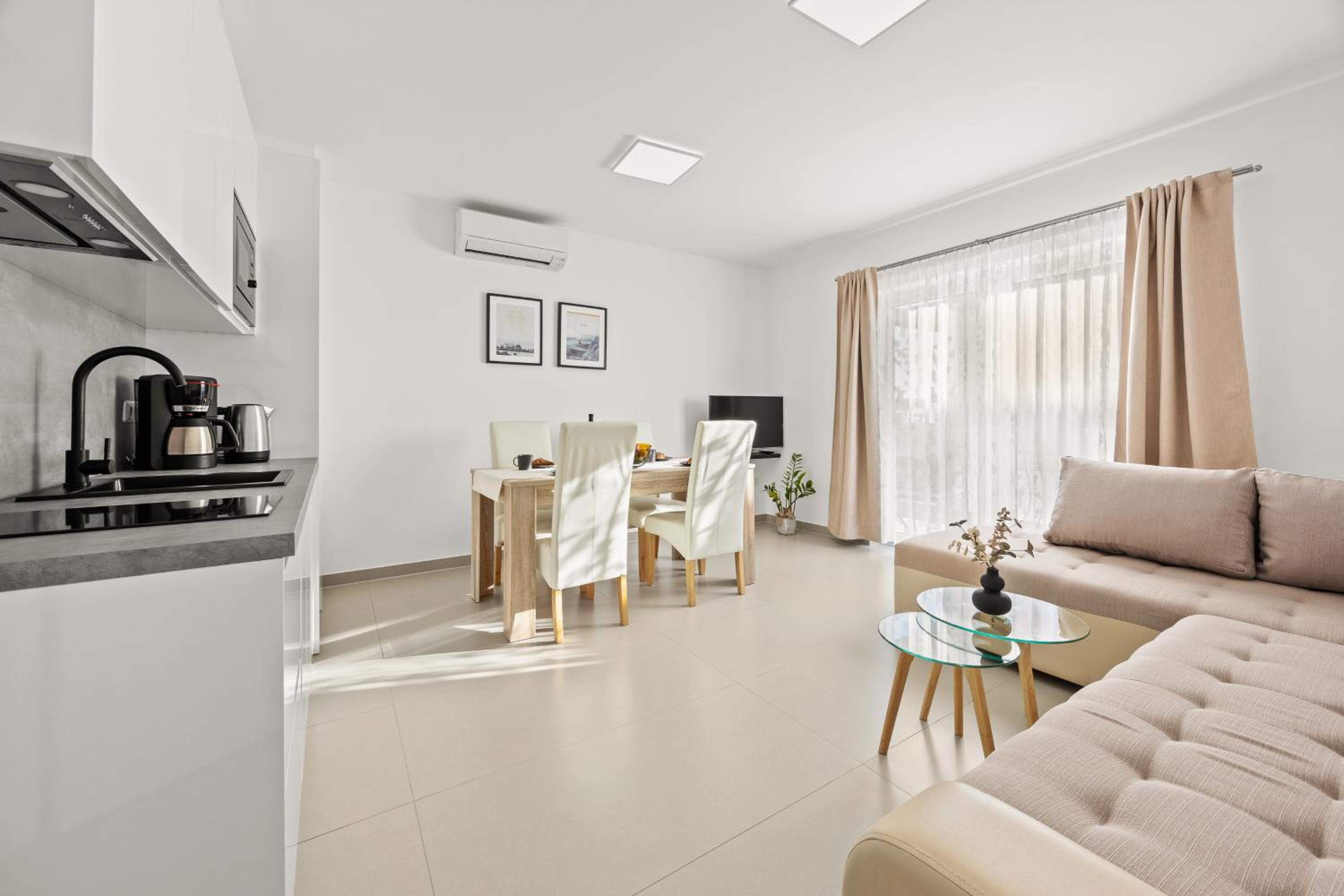 Two-Bedroom Deluxe Apartment with Balcony
