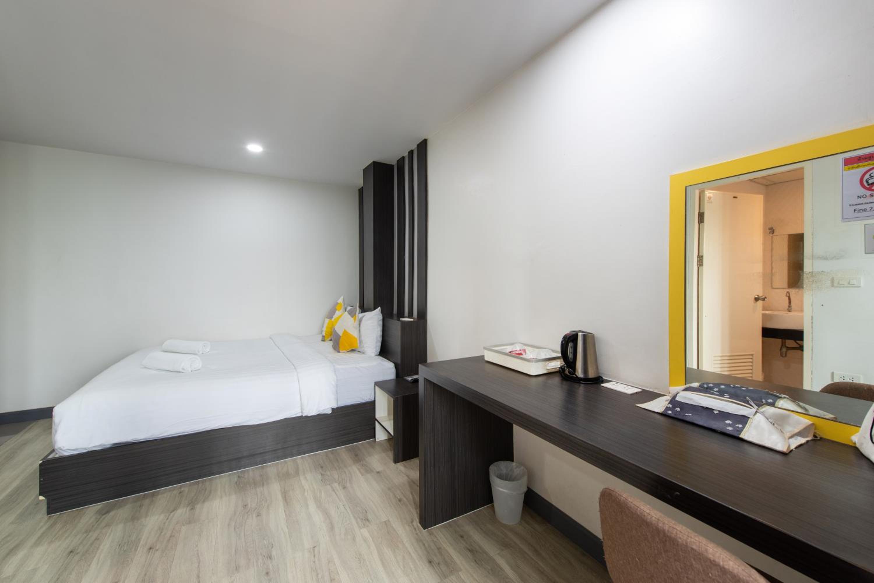 Standard Twin Room - Photo 1
