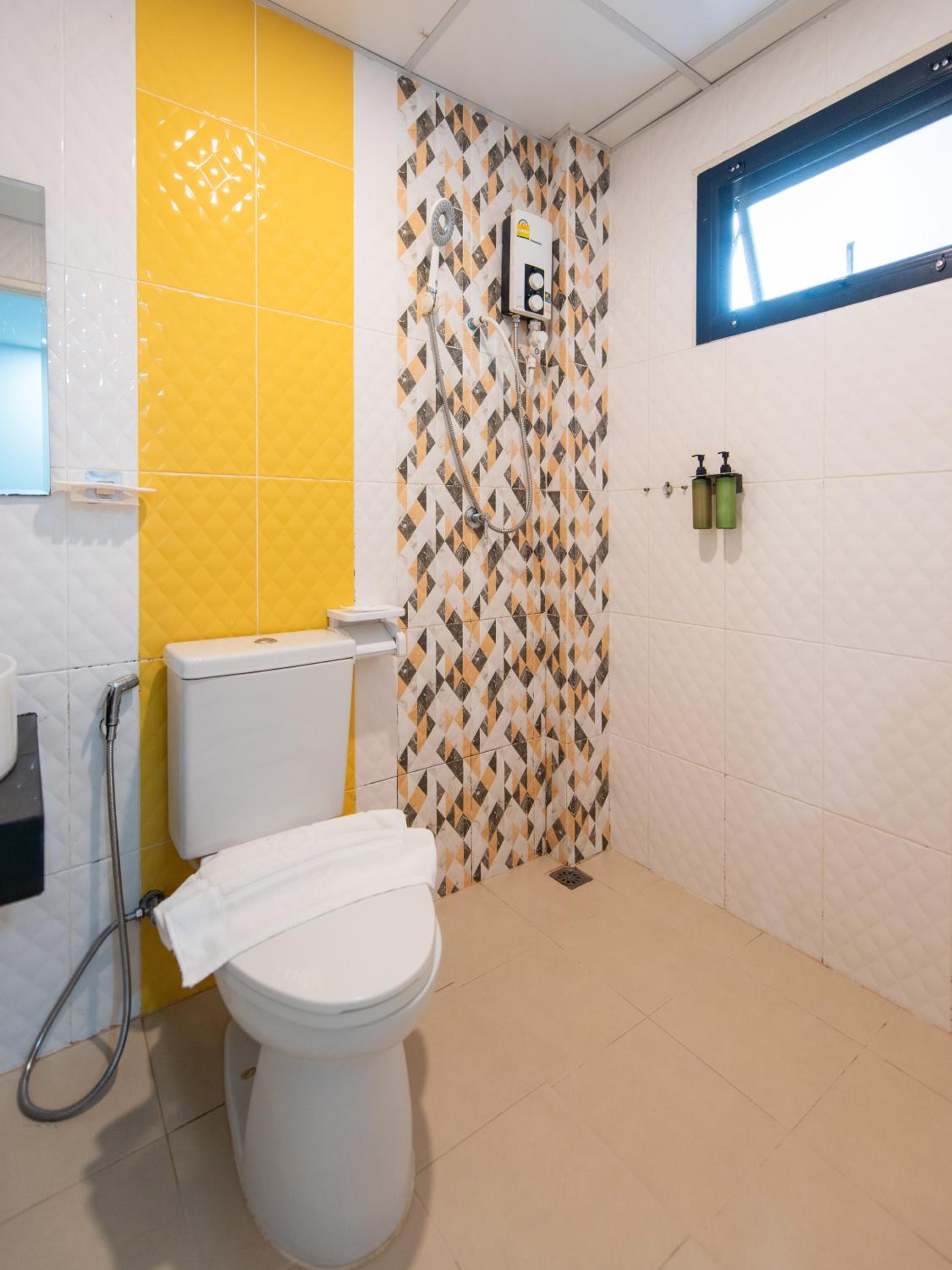 Standard Twin Room - Photo 2