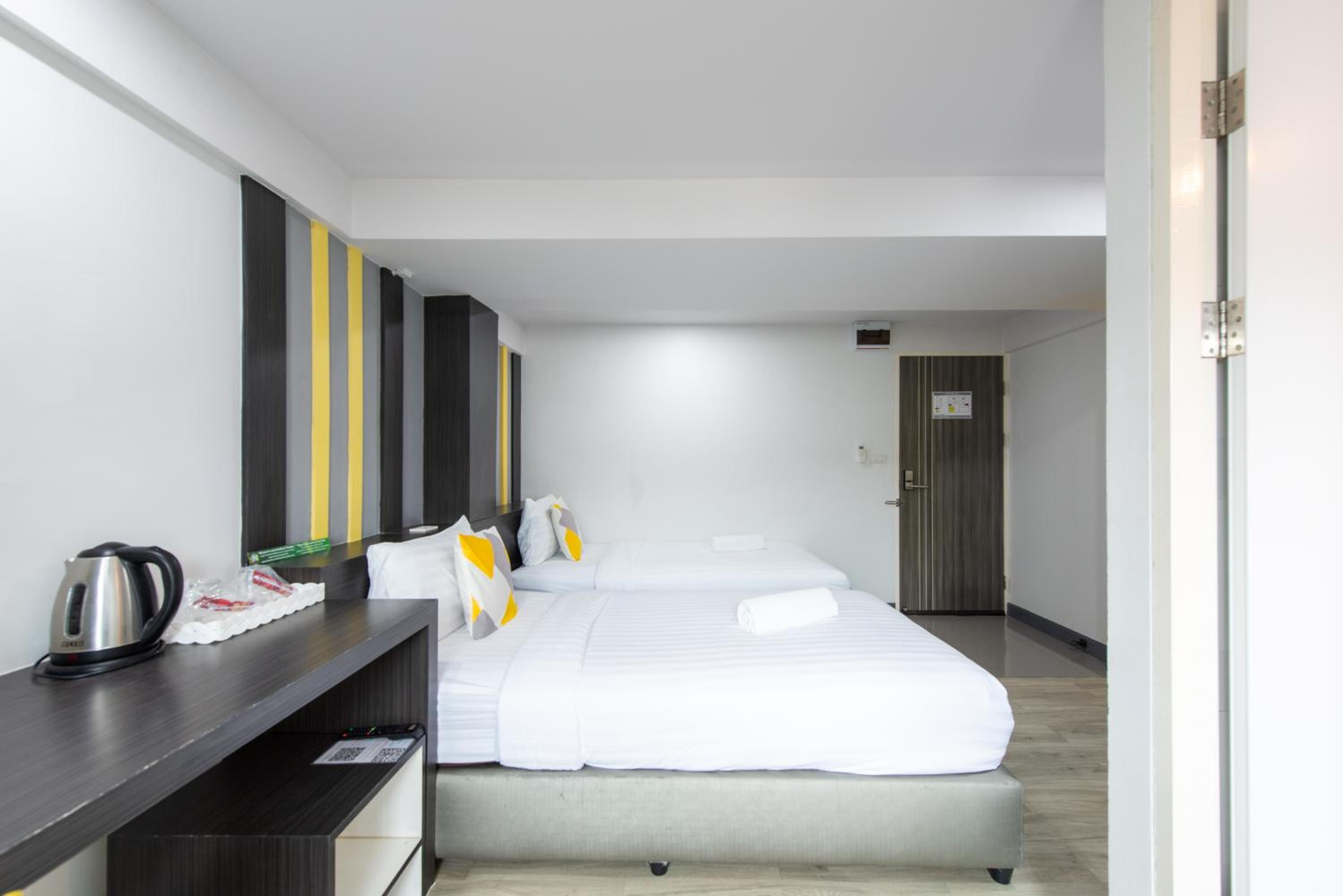Standard Twin Room - Photo 3