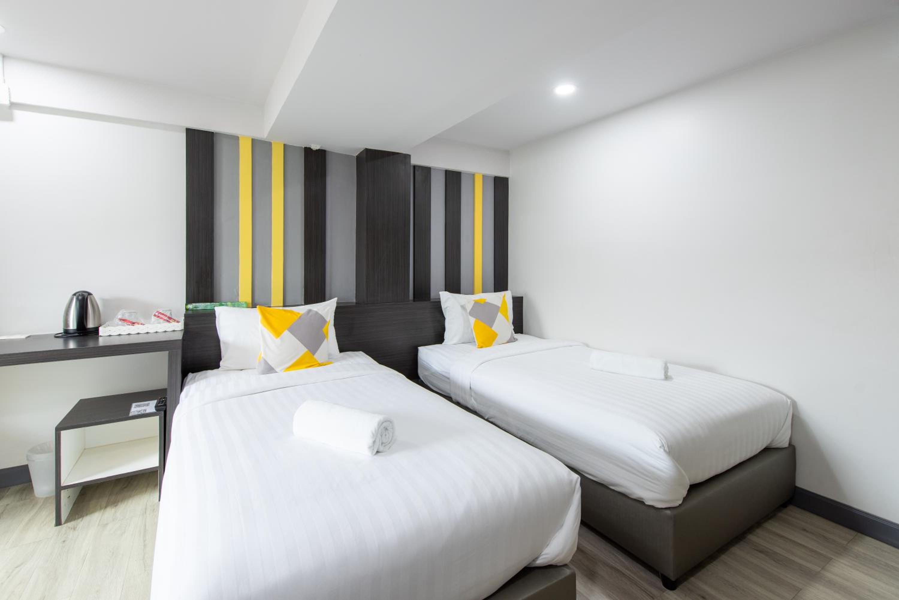 Standard Twin Room - Photo 11