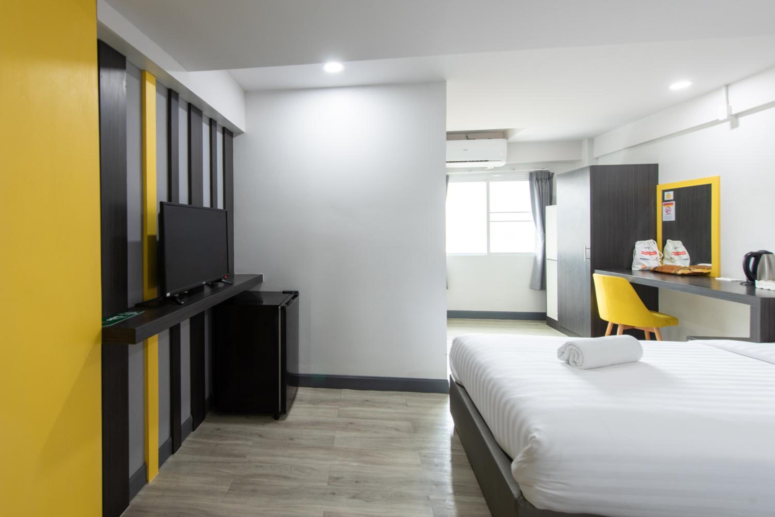 Standard Twin Room - Photo 10