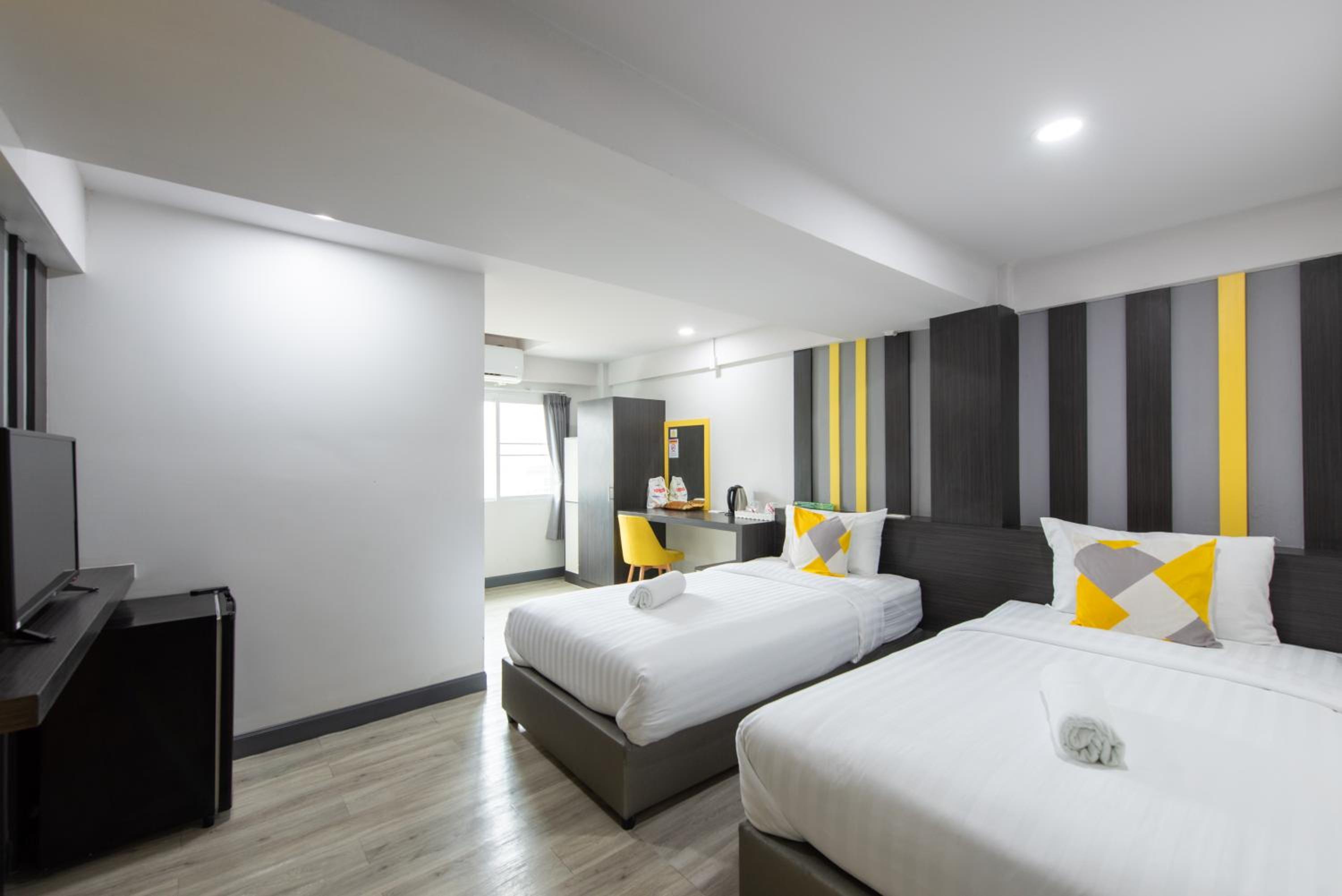 Standard Twin Room - Photo 9