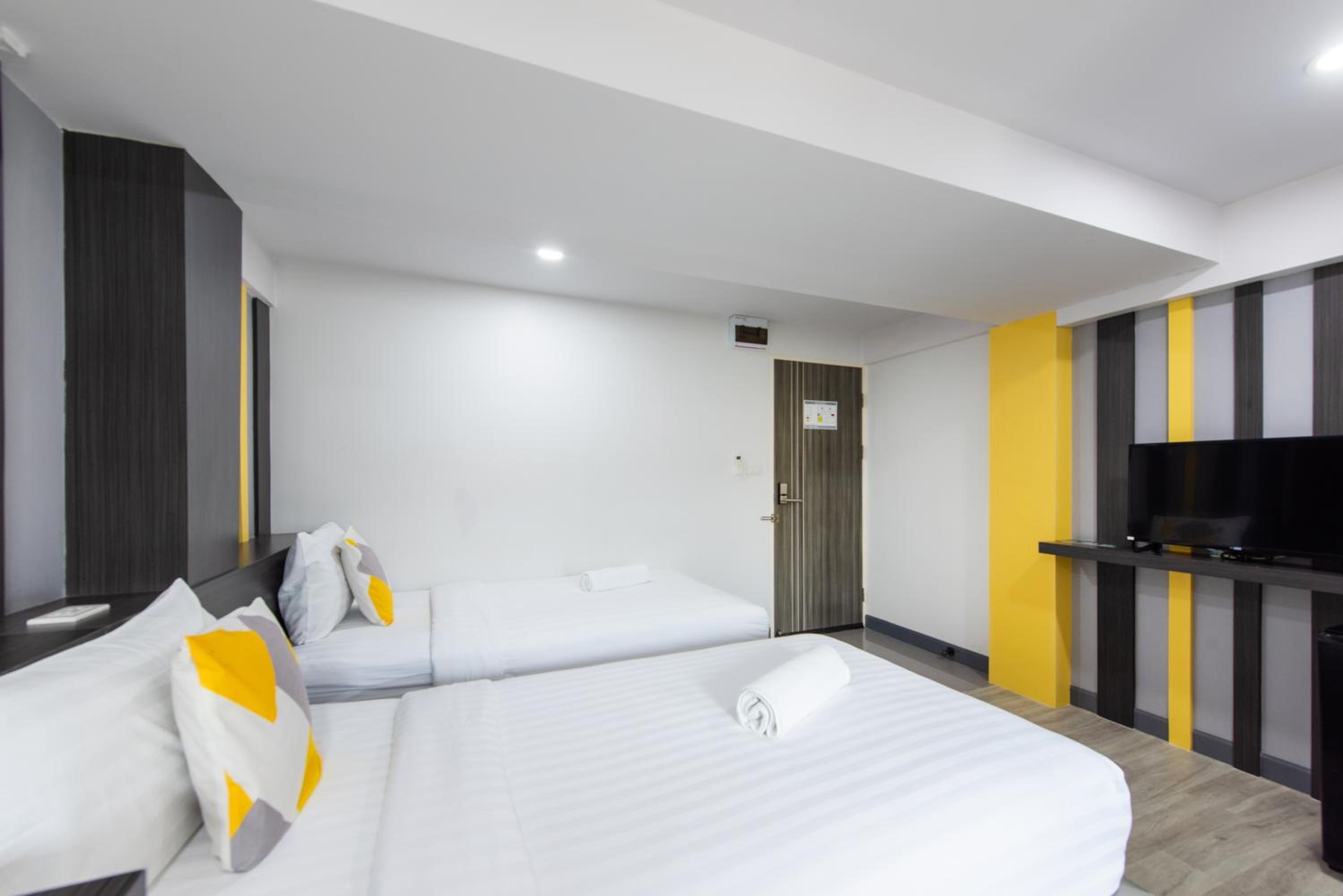 Standard Twin Room - Photo 8