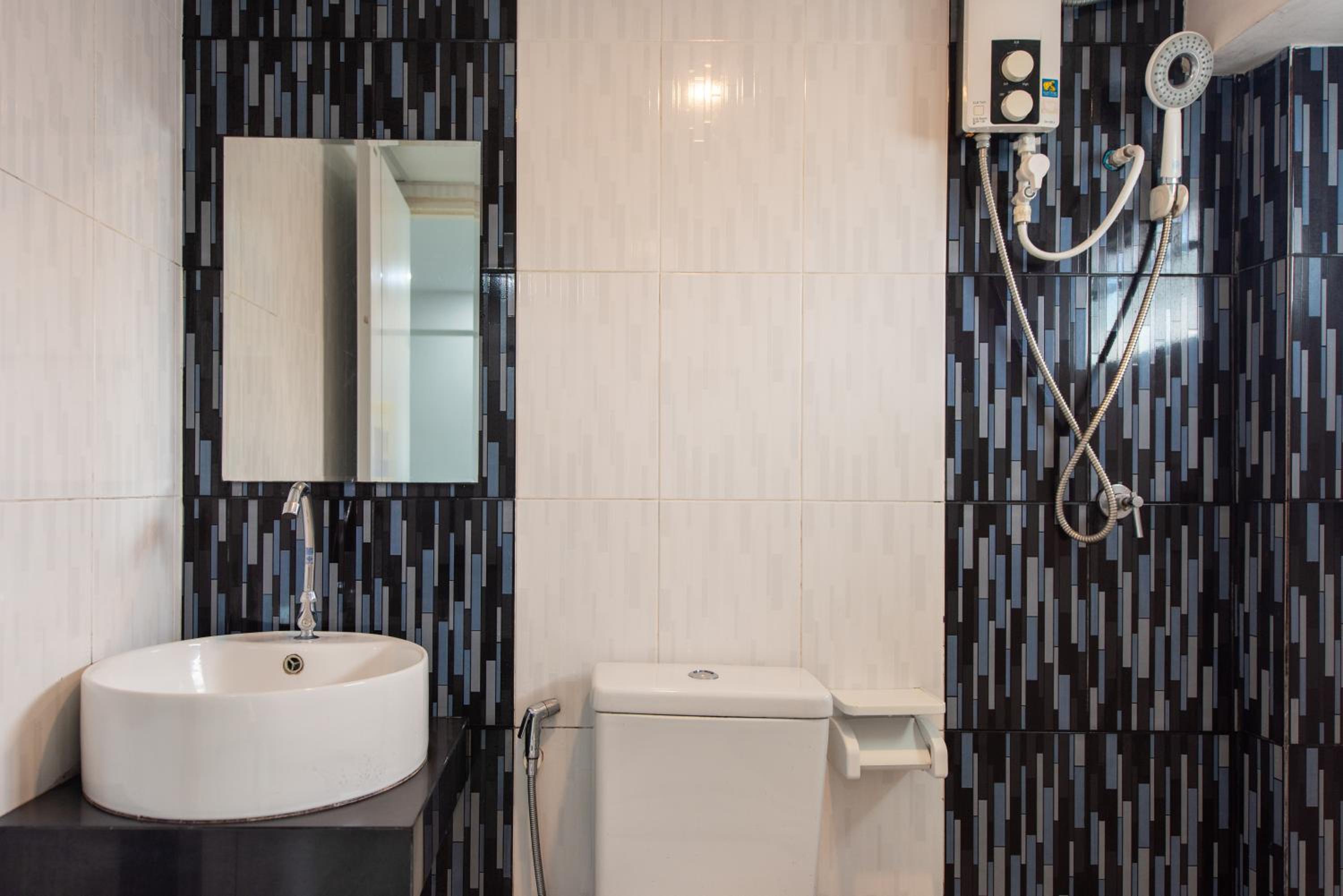 Standard Twin Room - Photo 5